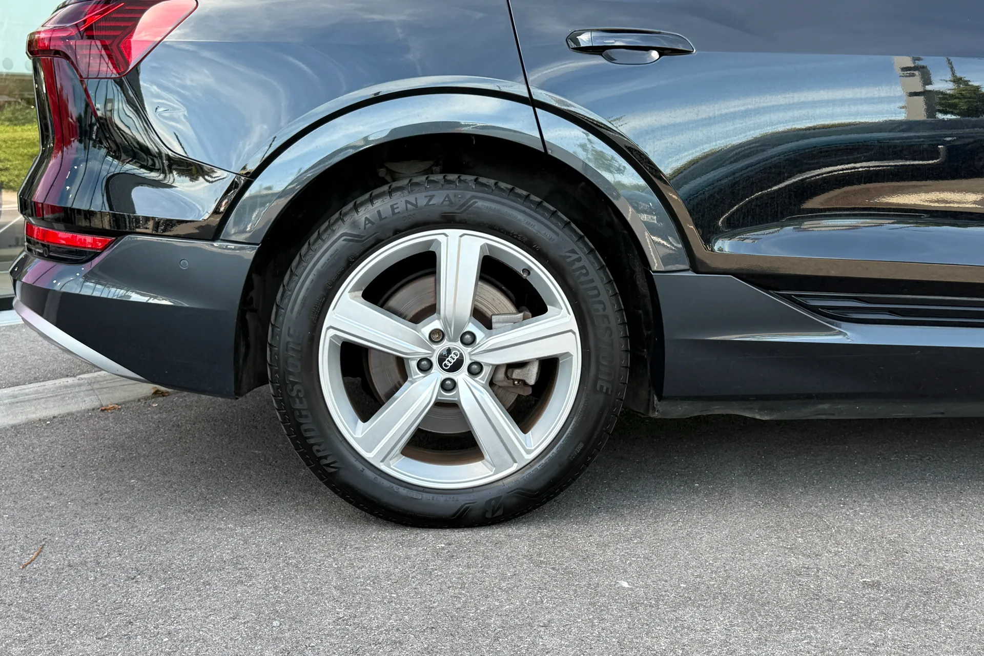 Audi e-tron thumbnail image number 14