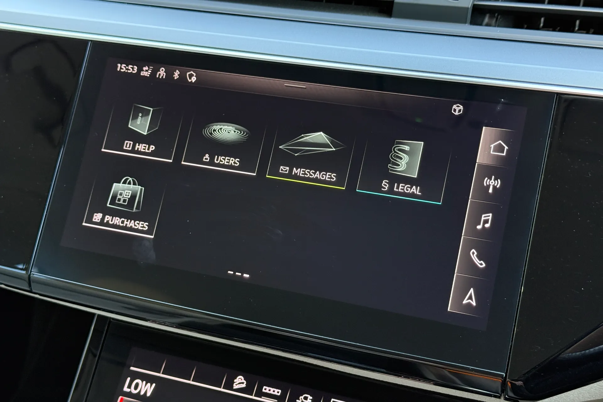 Audi e-tron thumbnail image number 30