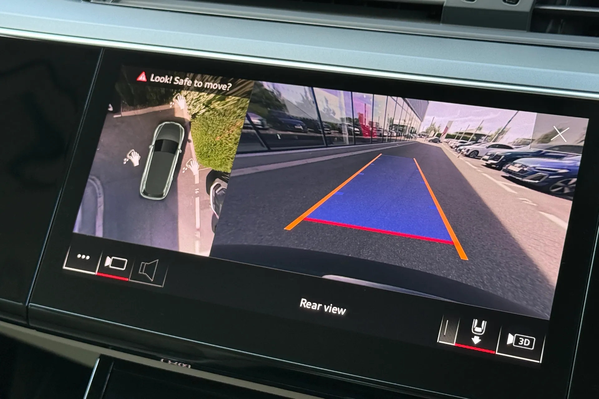 Audi e-tron thumbnail image number 3