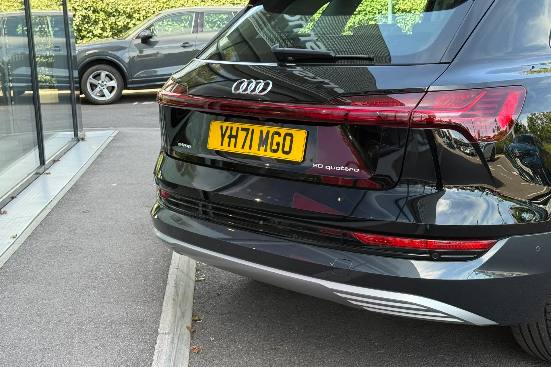 Audi e-tron thumbnail image number 24