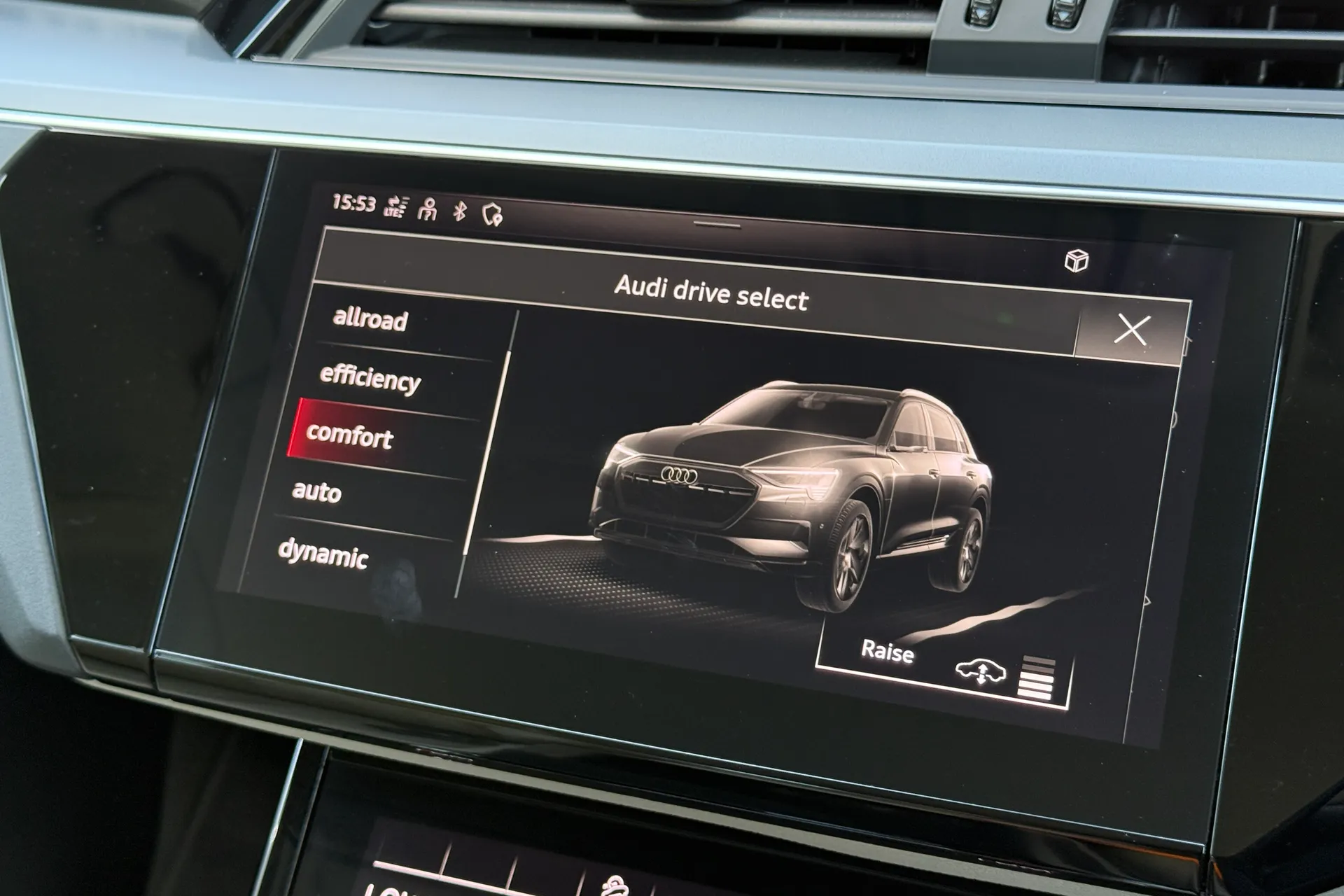 Audi e-tron thumbnail image number 21