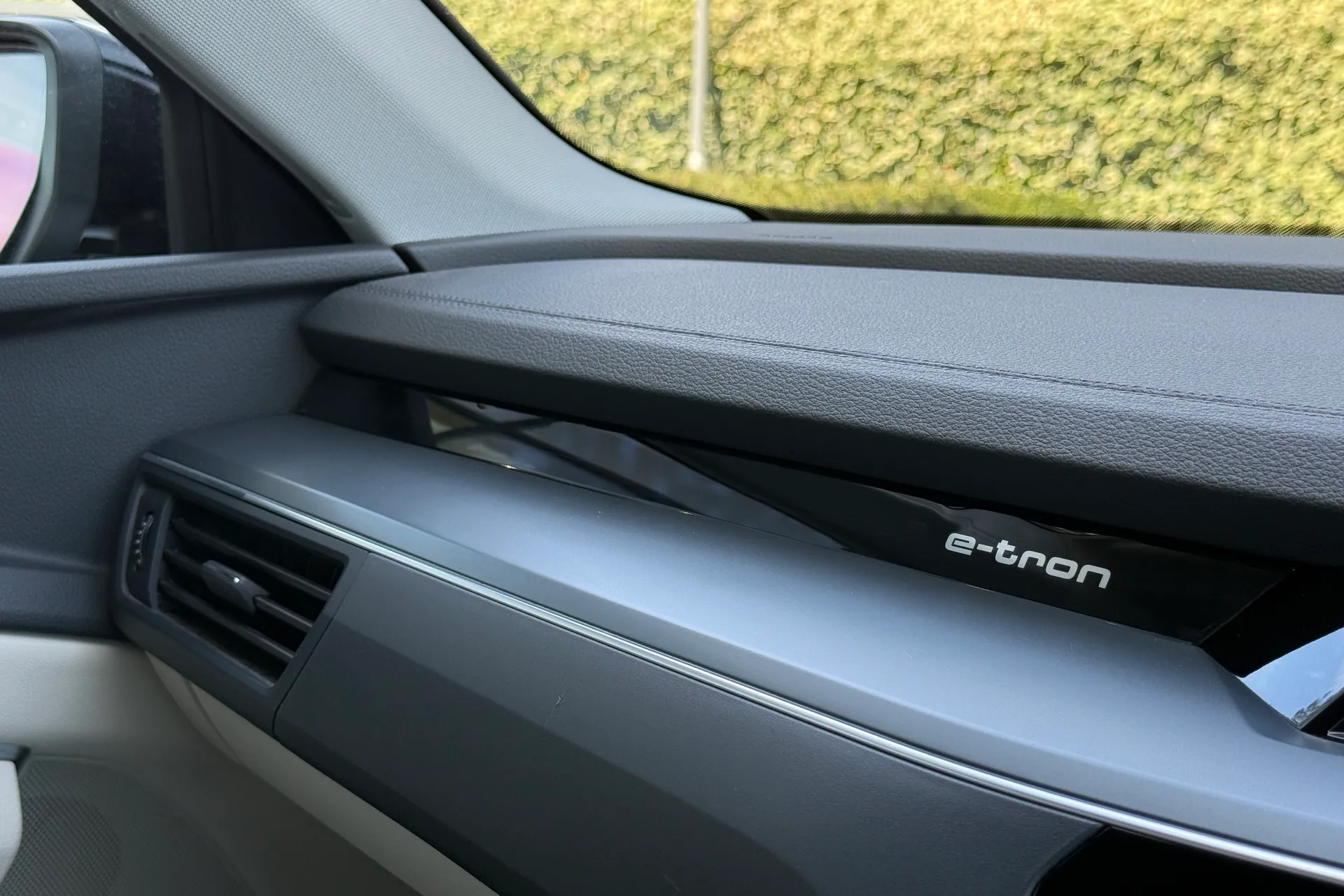 Audi e-tron thumbnail image number 45