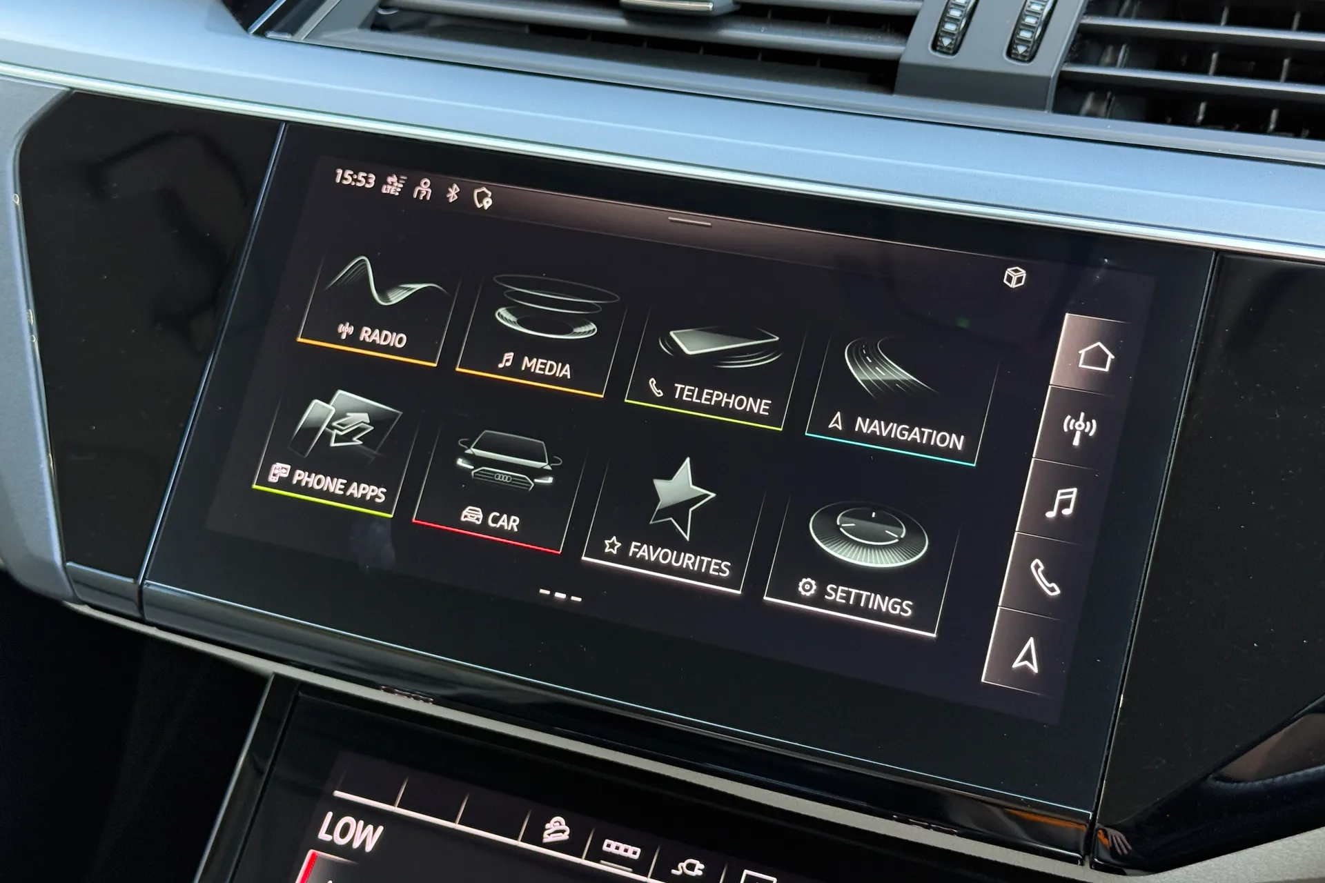 Audi e-tron thumbnail image number 23
