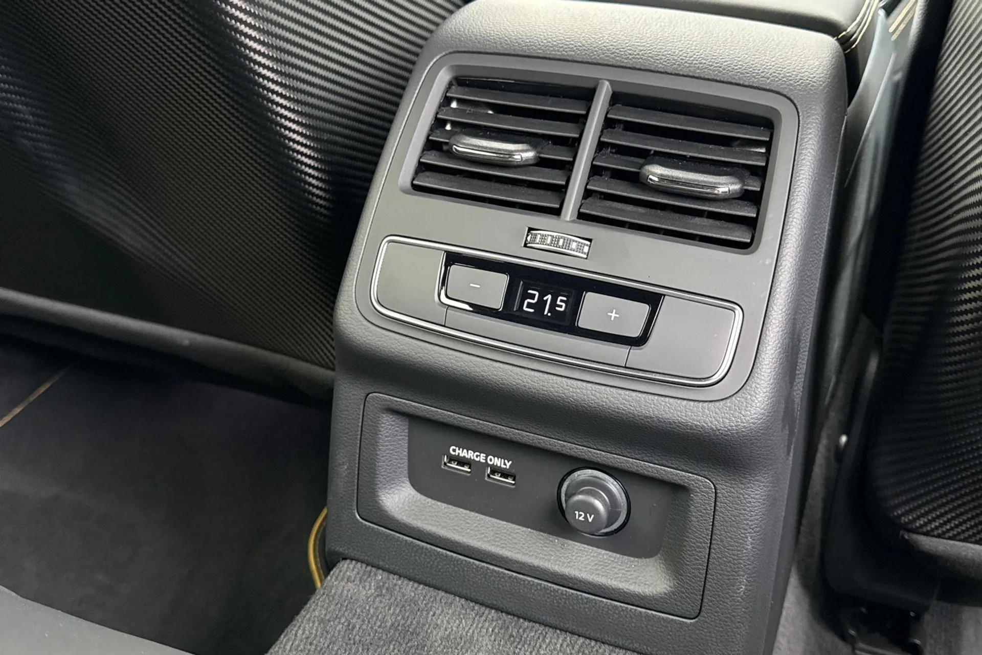 Audi RS4 thumbnail image number 57