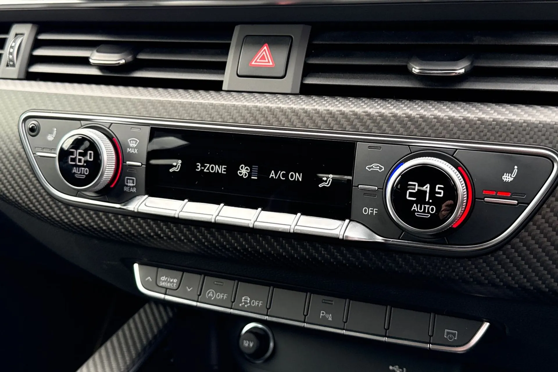 Audi RS4 thumbnail image number 35