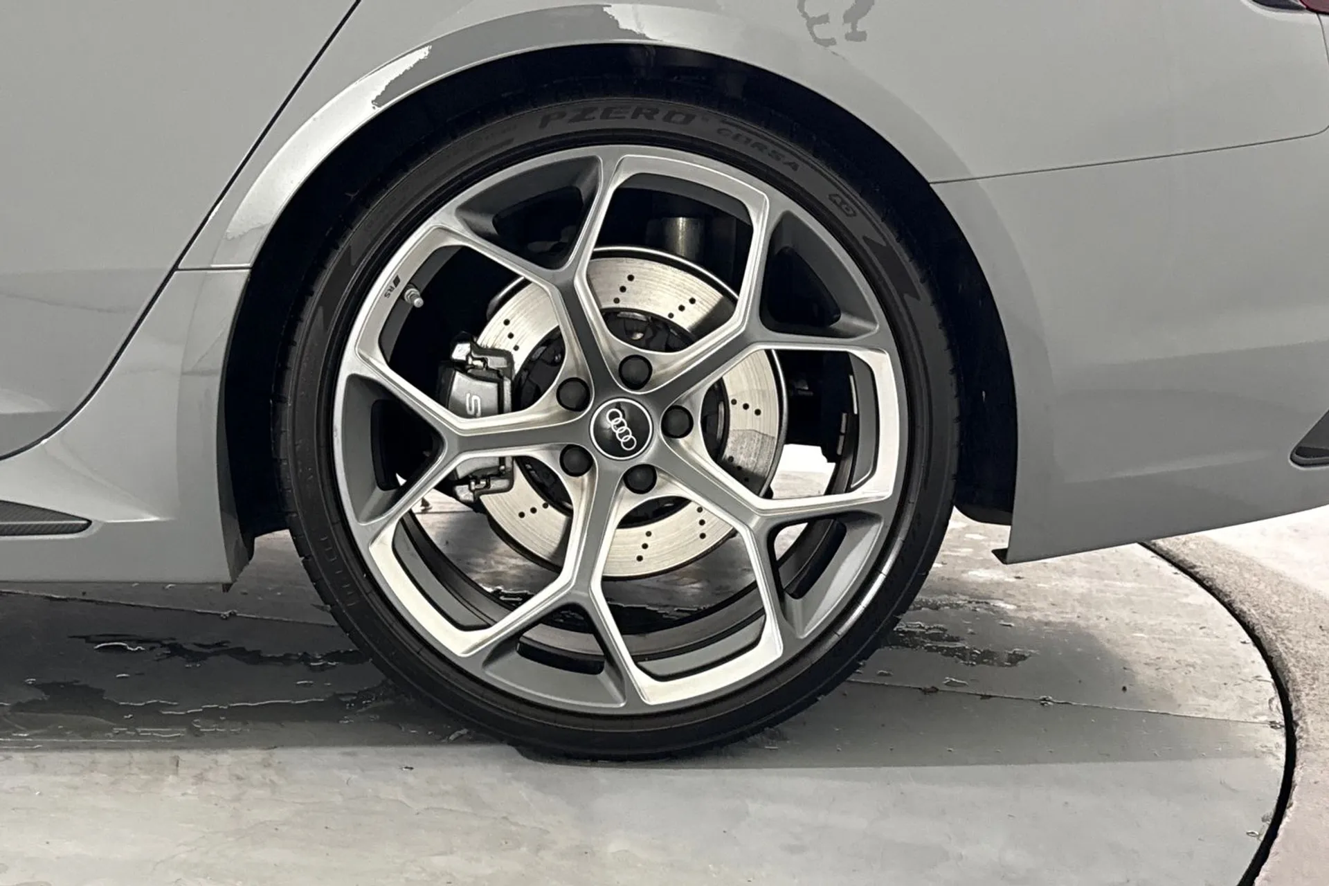 Audi RS4 thumbnail image number 14