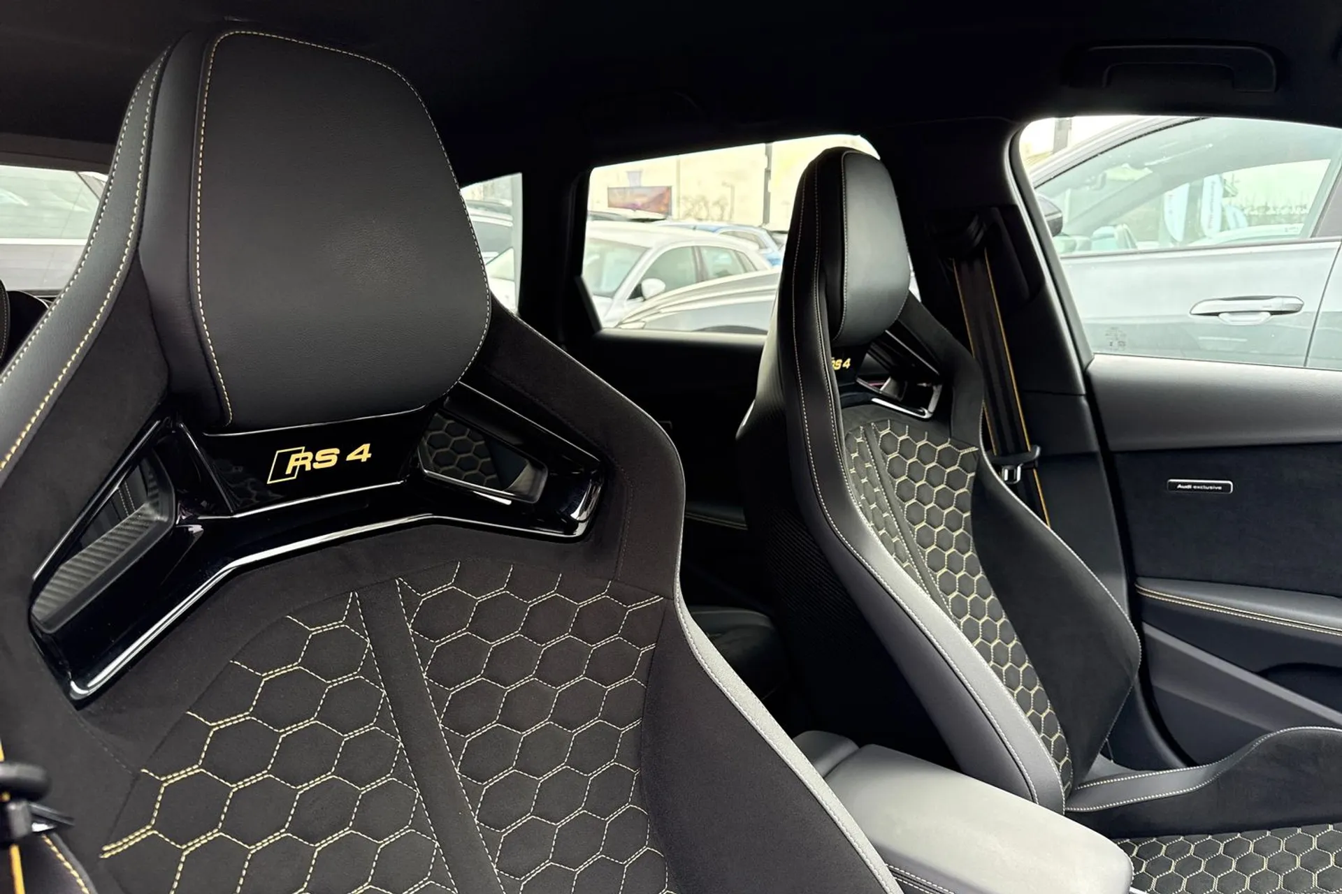 Audi RS4 thumbnail image number 32