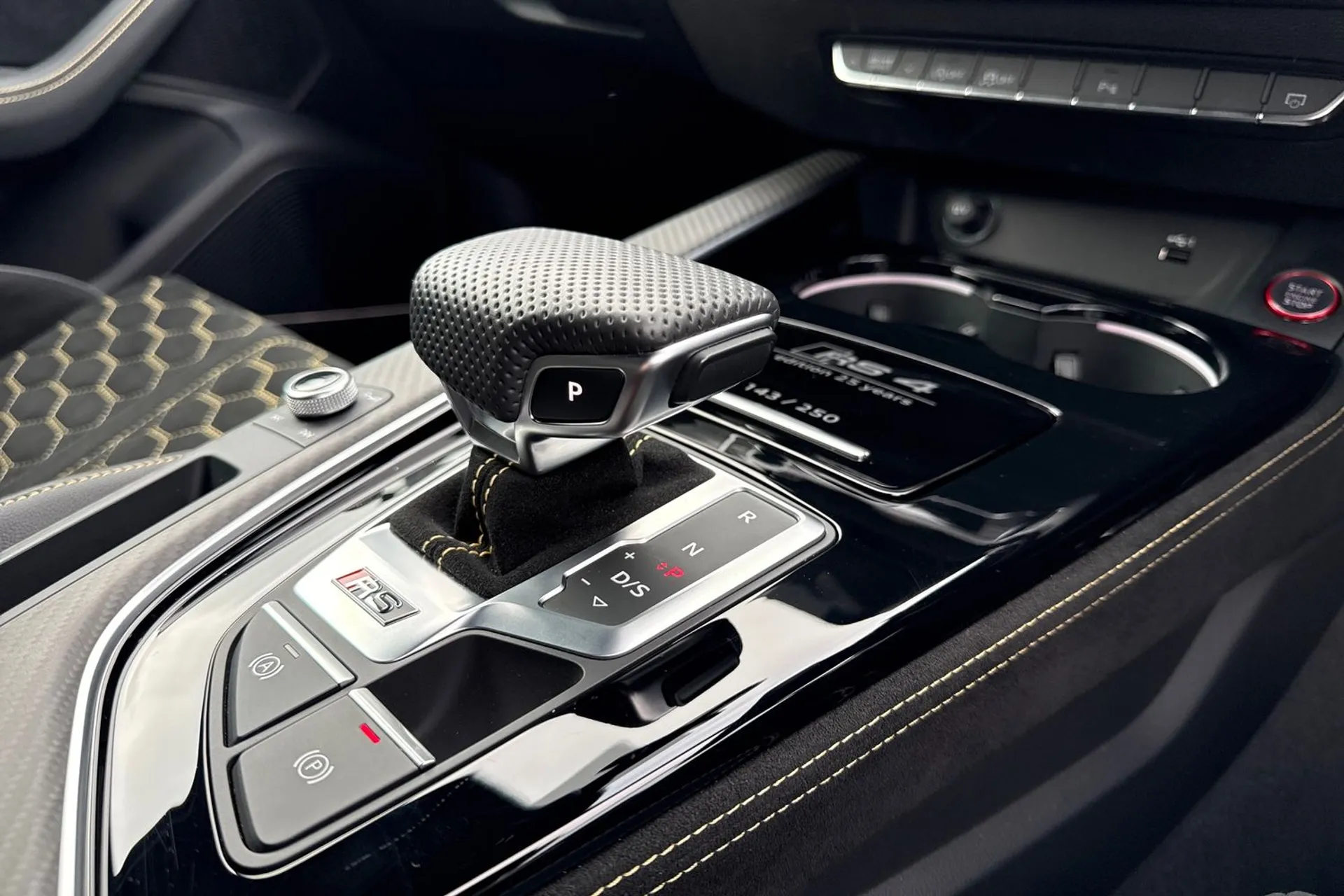 Audi RS4 thumbnail image number 36