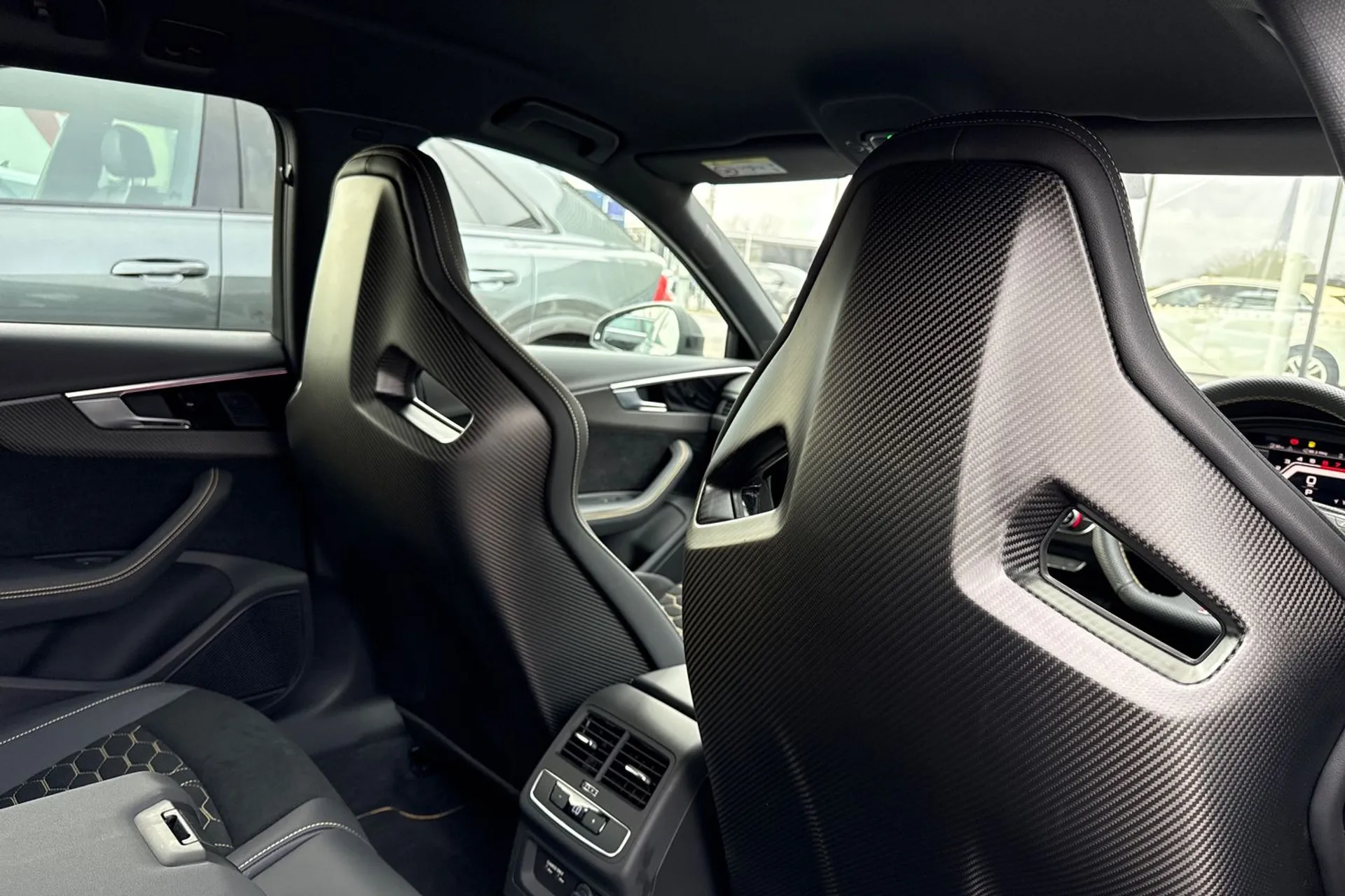 Audi RS4 thumbnail image number 21