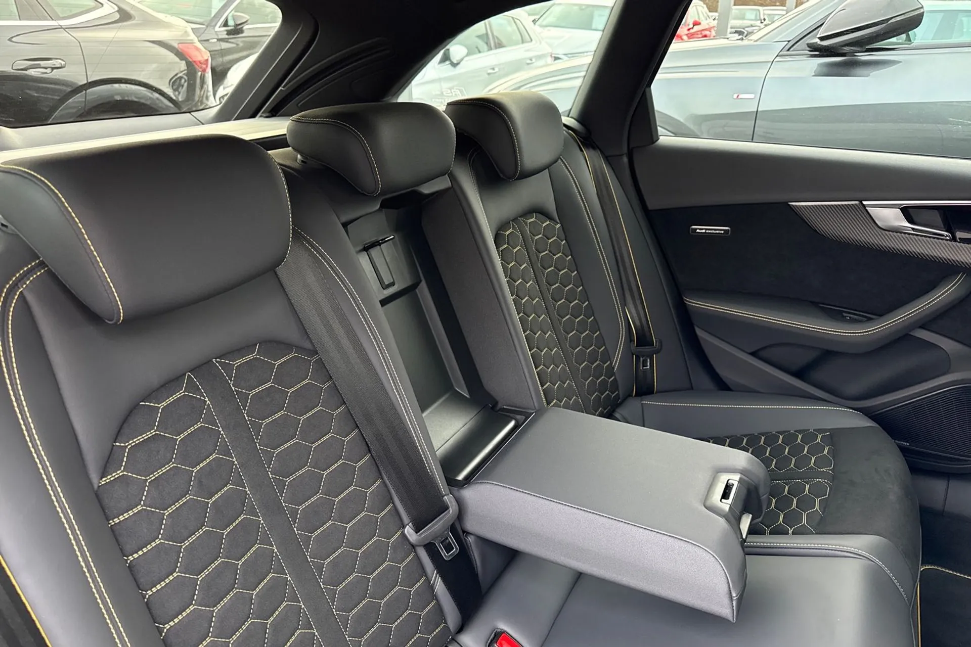 Audi RS4 thumbnail image number 24