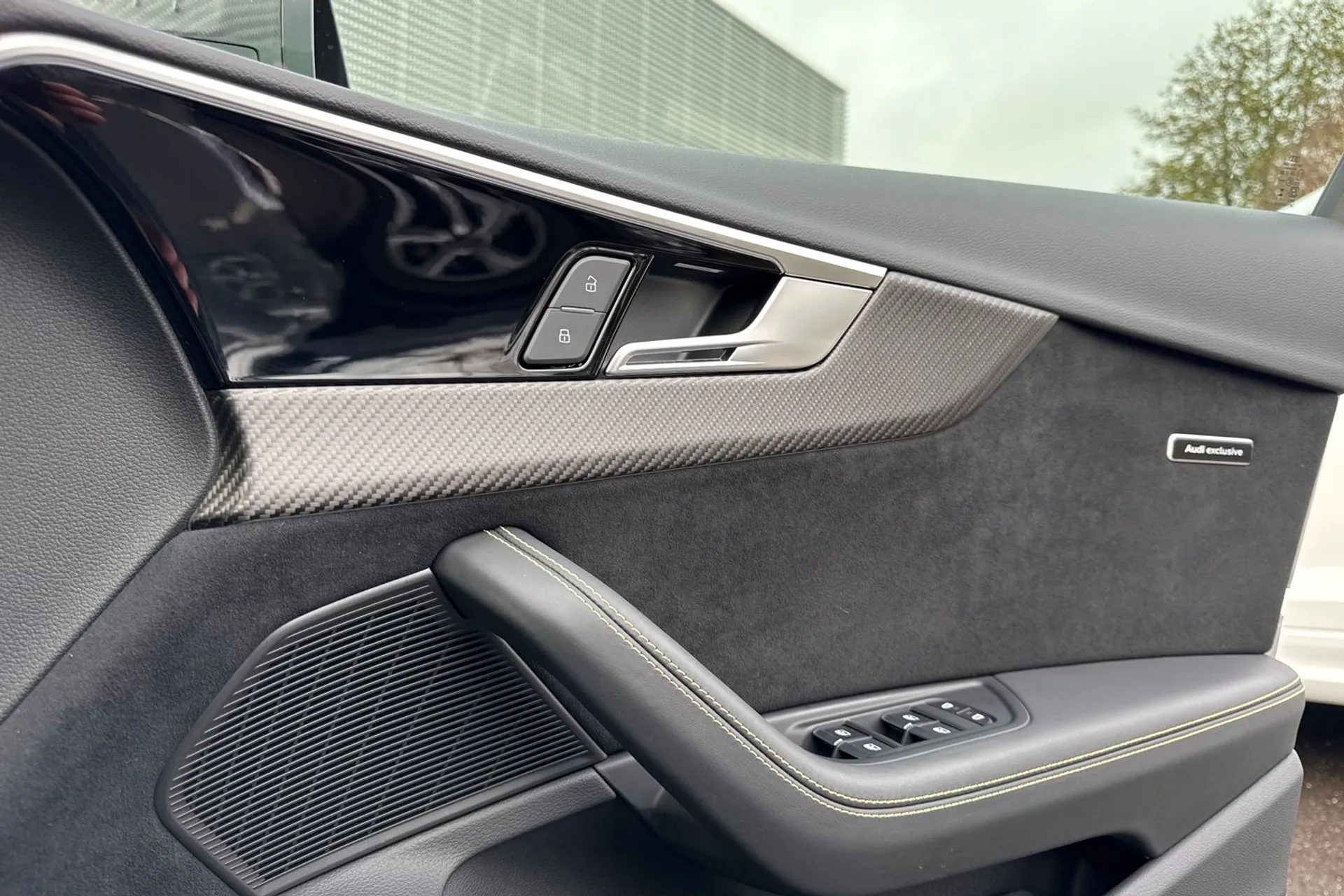 Audi RS4 thumbnail image number 48