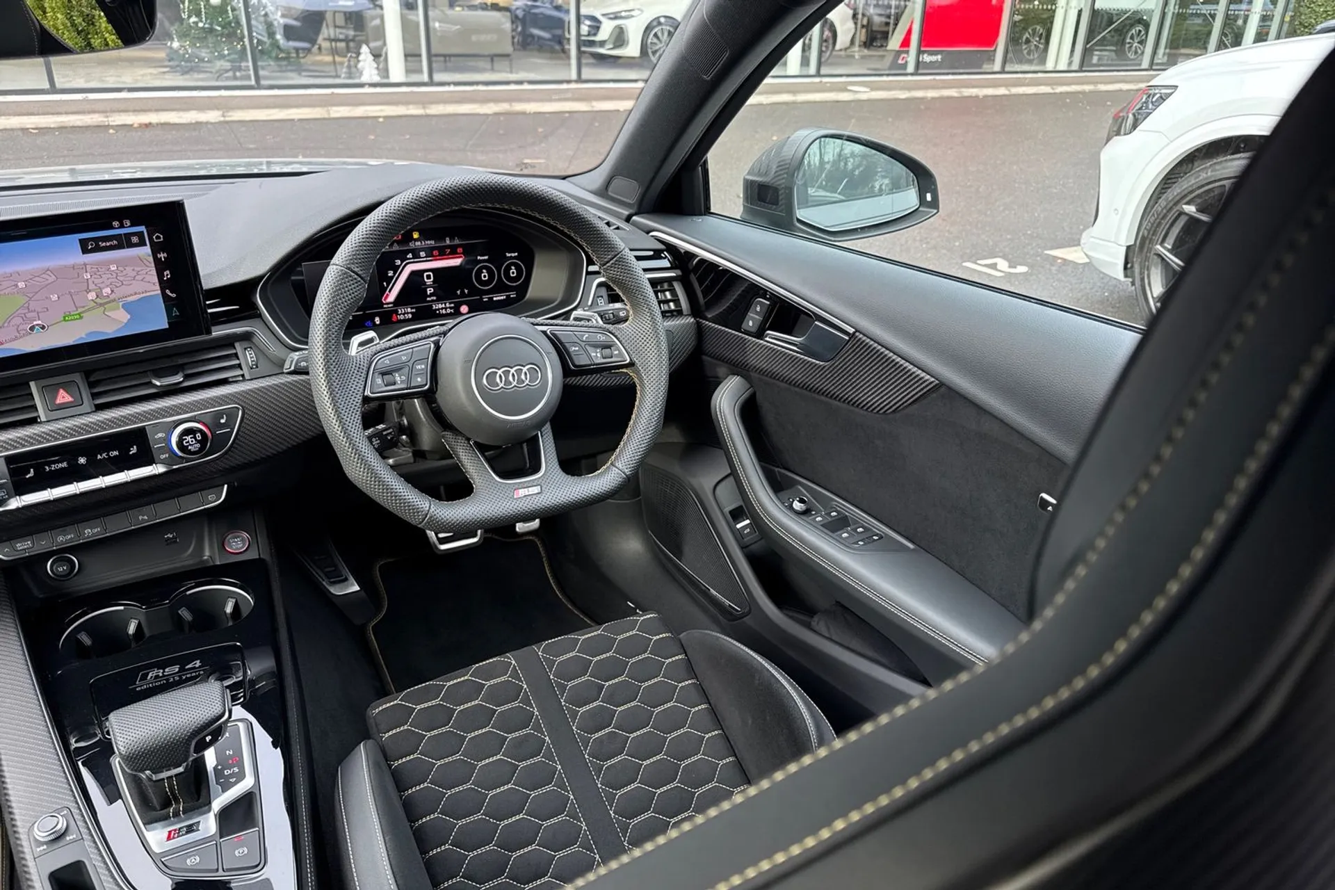 Audi RS4 thumbnail image number 41