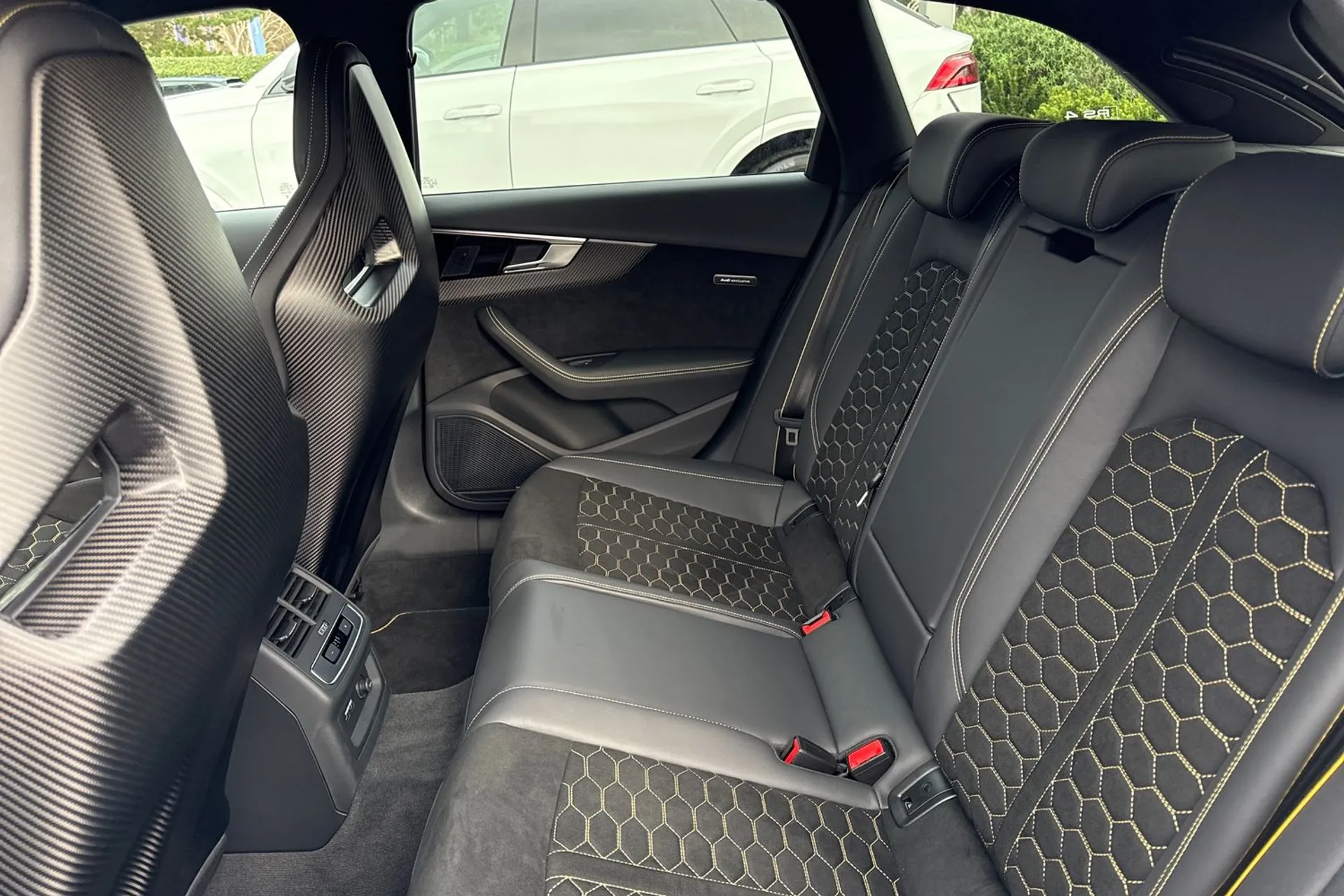 Audi RS4 thumbnail image number 34