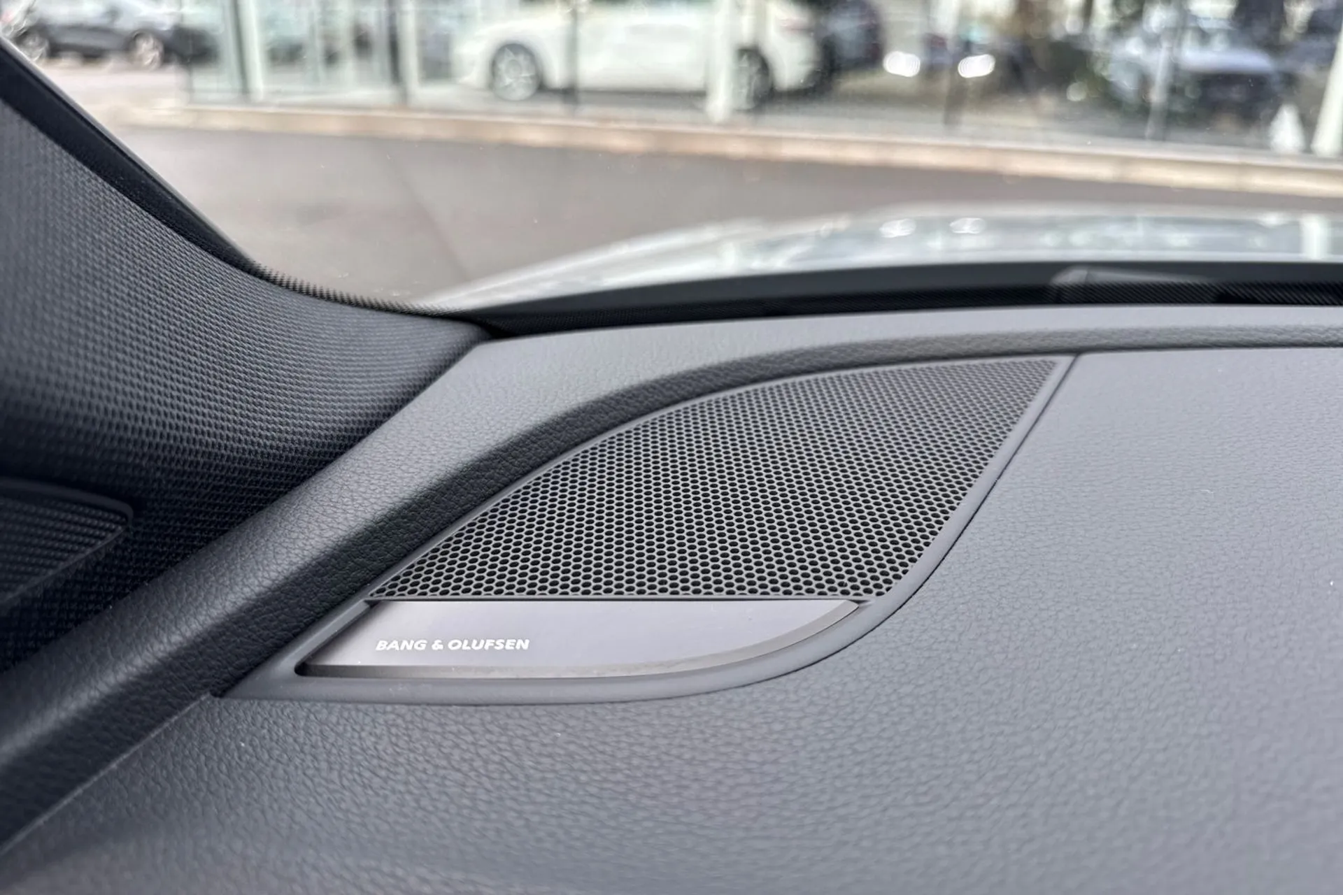 Audi RS4 thumbnail image number 31