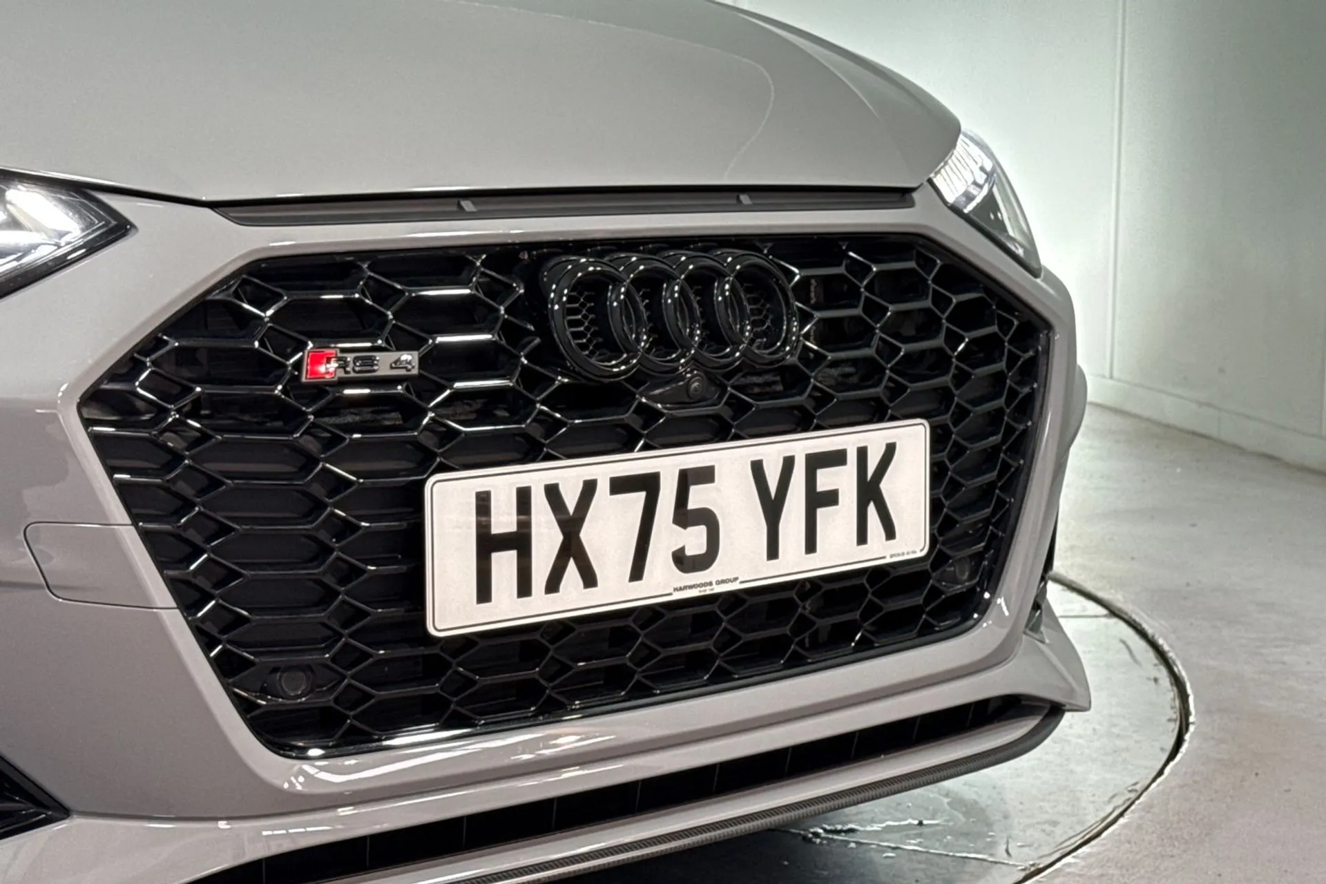 Audi RS4 thumbnail image number 8