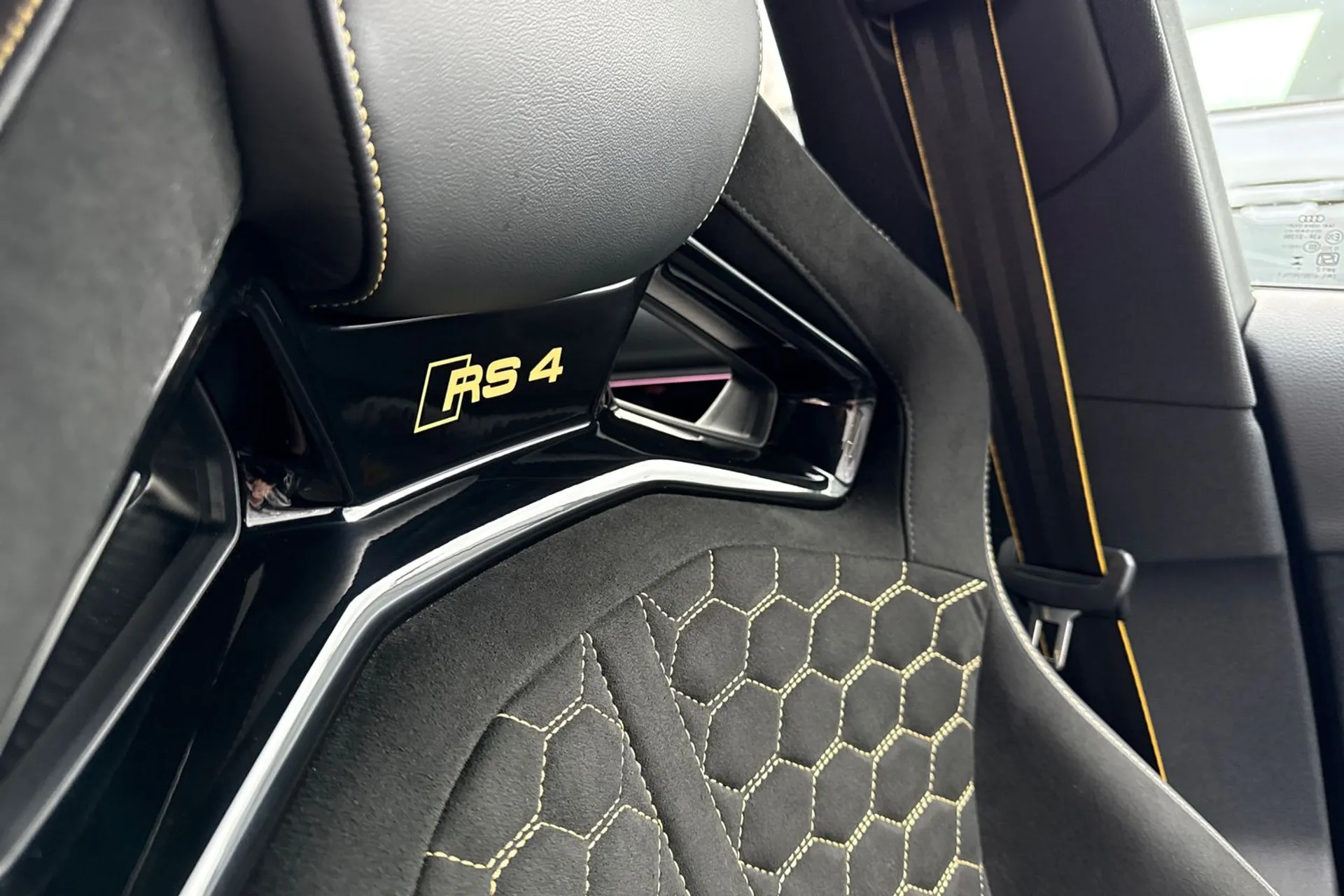 Audi RS4 thumbnail image number 23