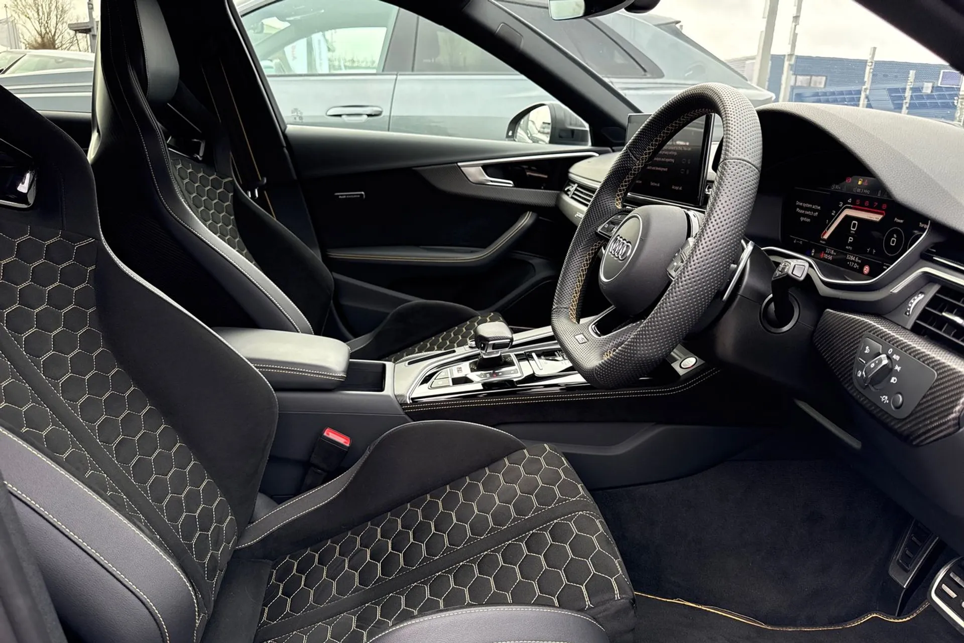 Audi RS4 thumbnail image number 26