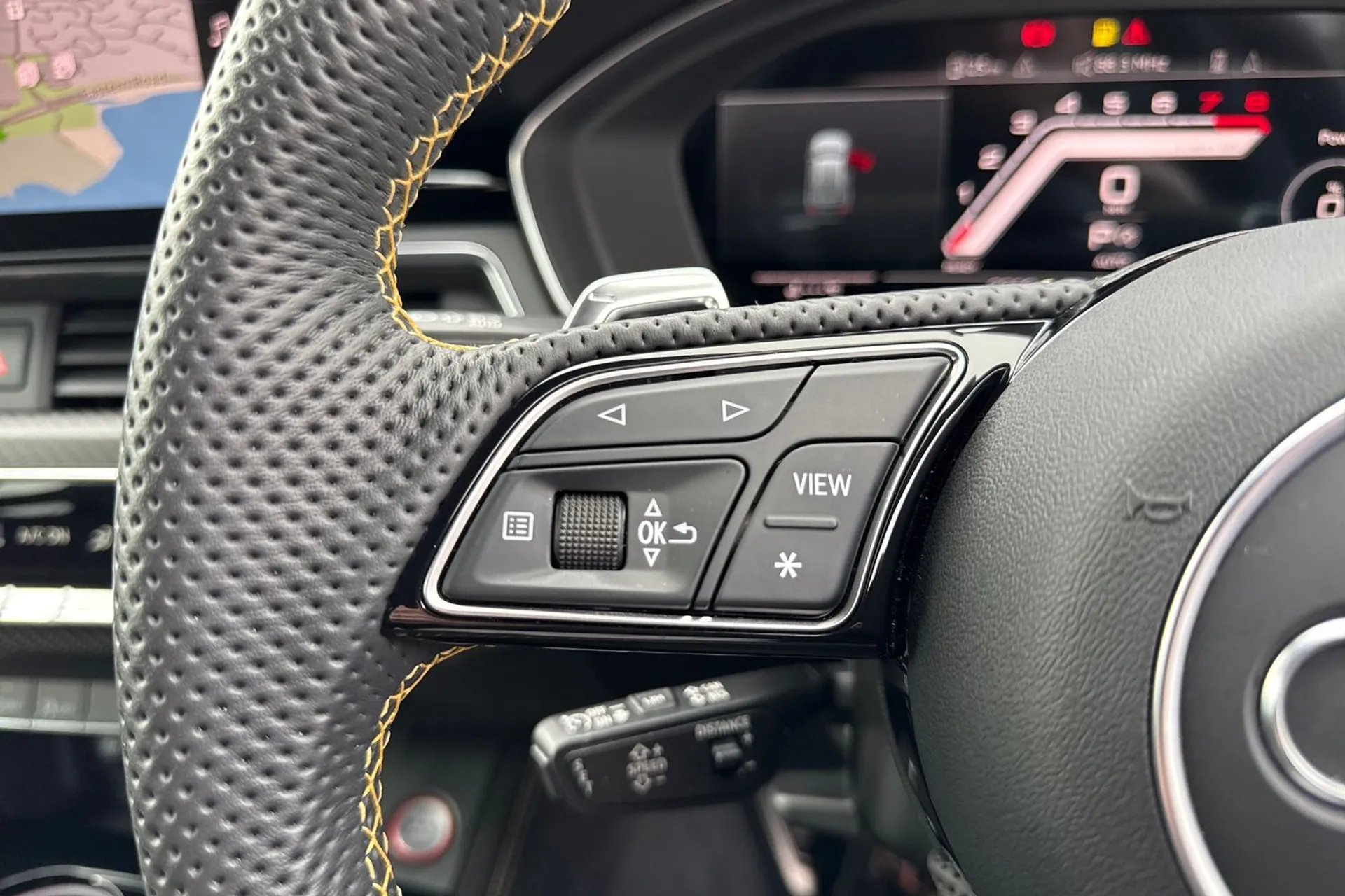 Audi RS4 thumbnail image number 45