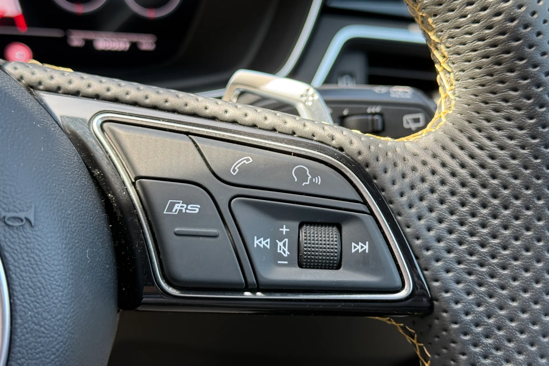 Audi RS4 thumbnail image number 21