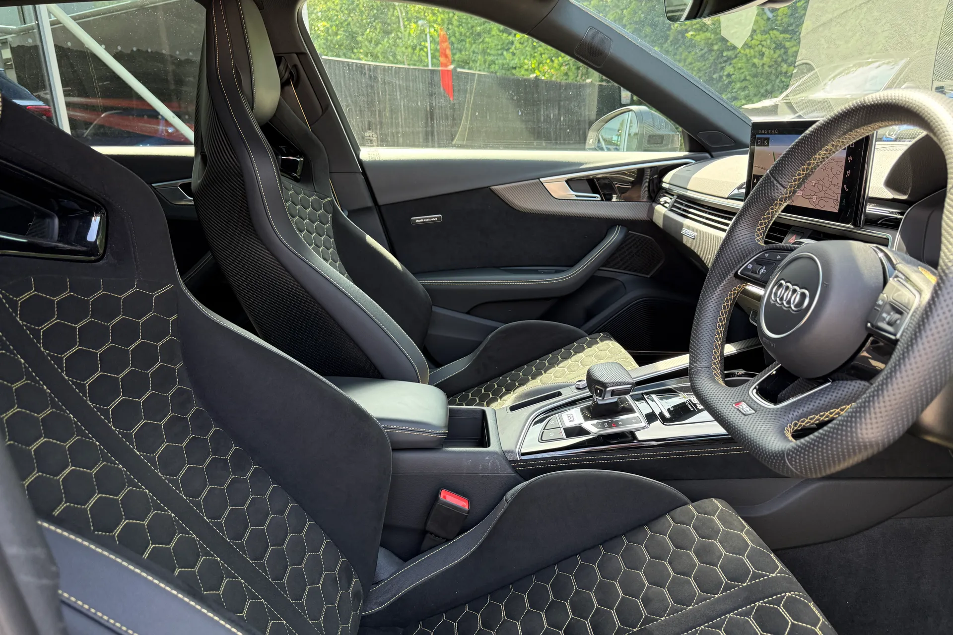 Audi RS4 thumbnail image number 32