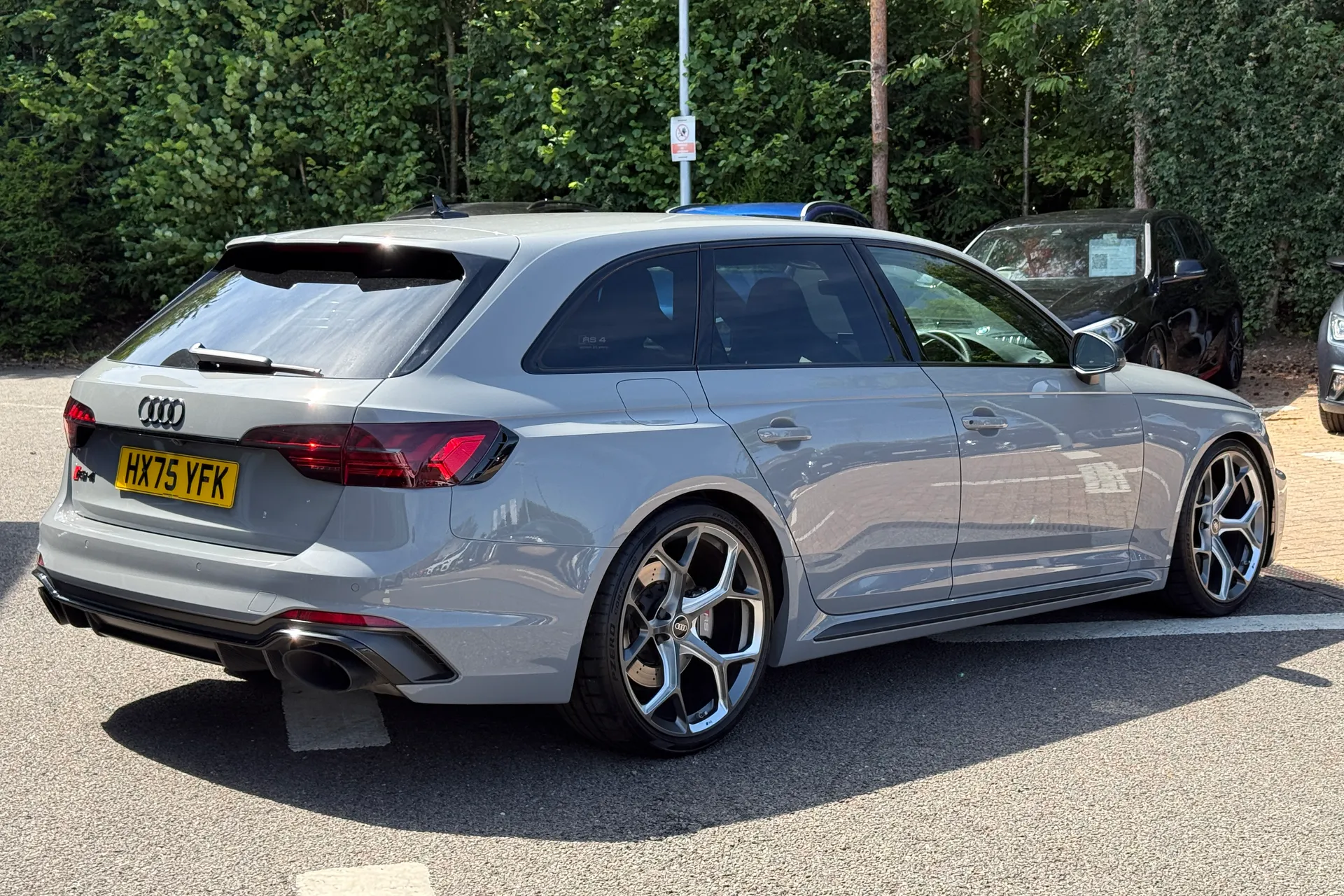 Audi RS4 thumbnail image number 45