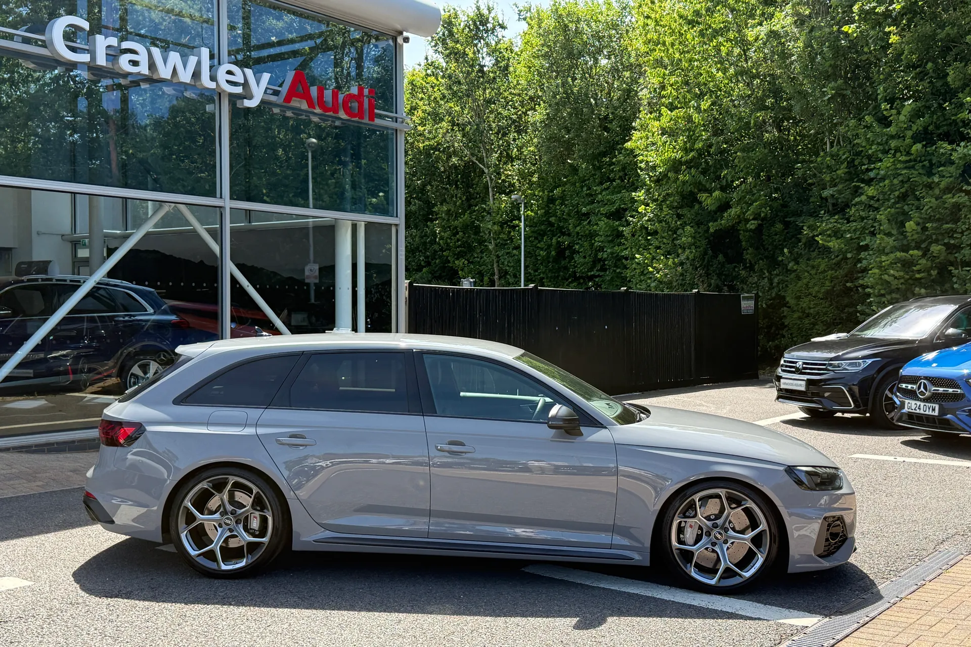 Audi RS4 thumbnail image number 2