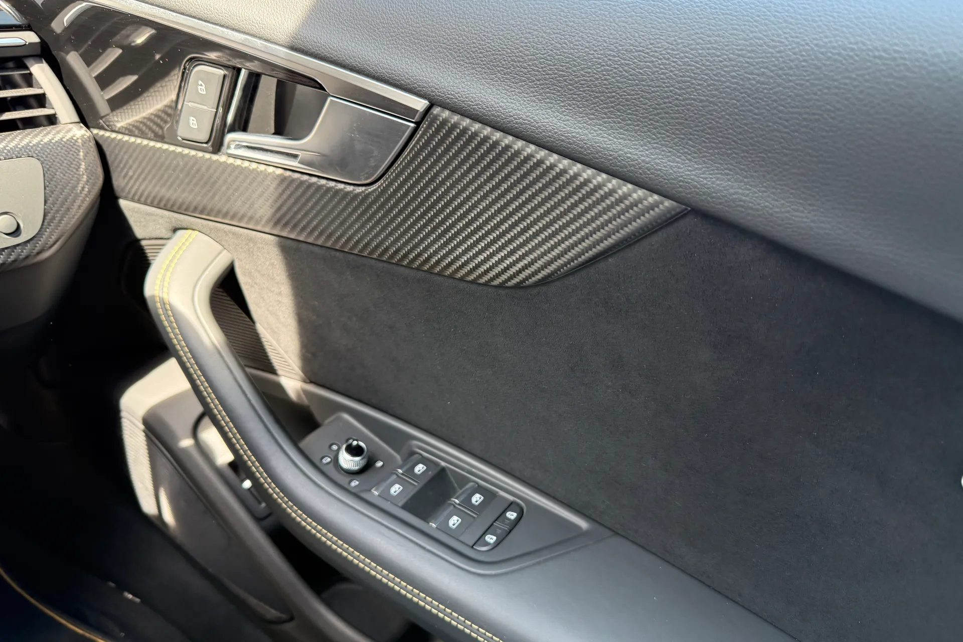 Audi RS4 thumbnail image number 28