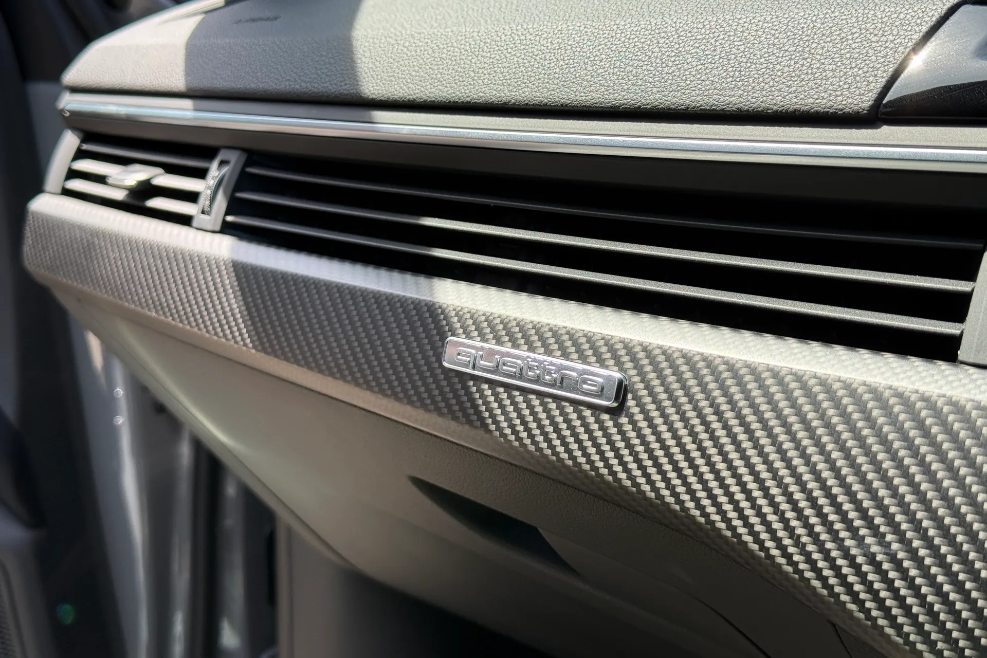 Audi RS4 thumbnail image number 22