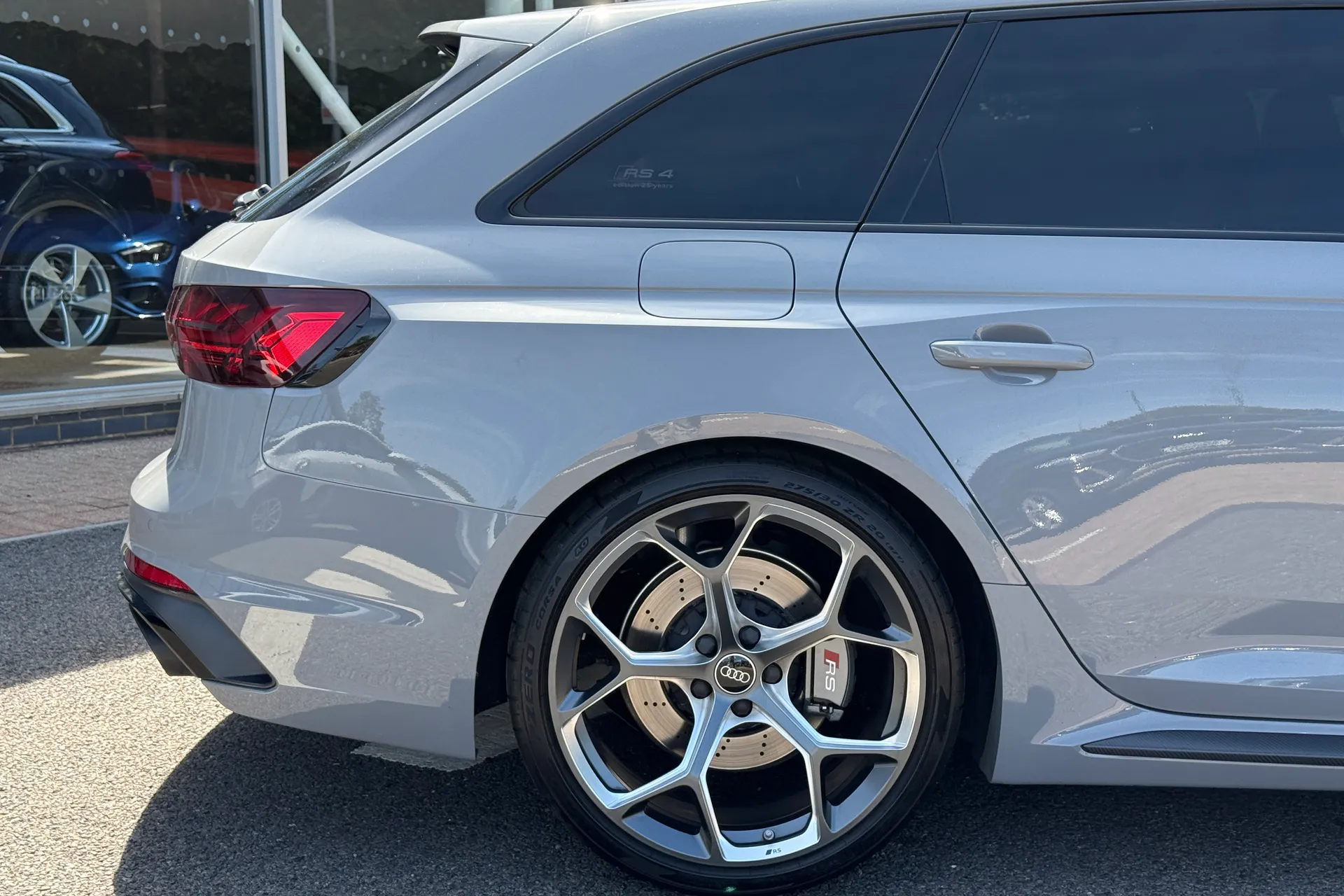 Audi RS4 thumbnail image number 36