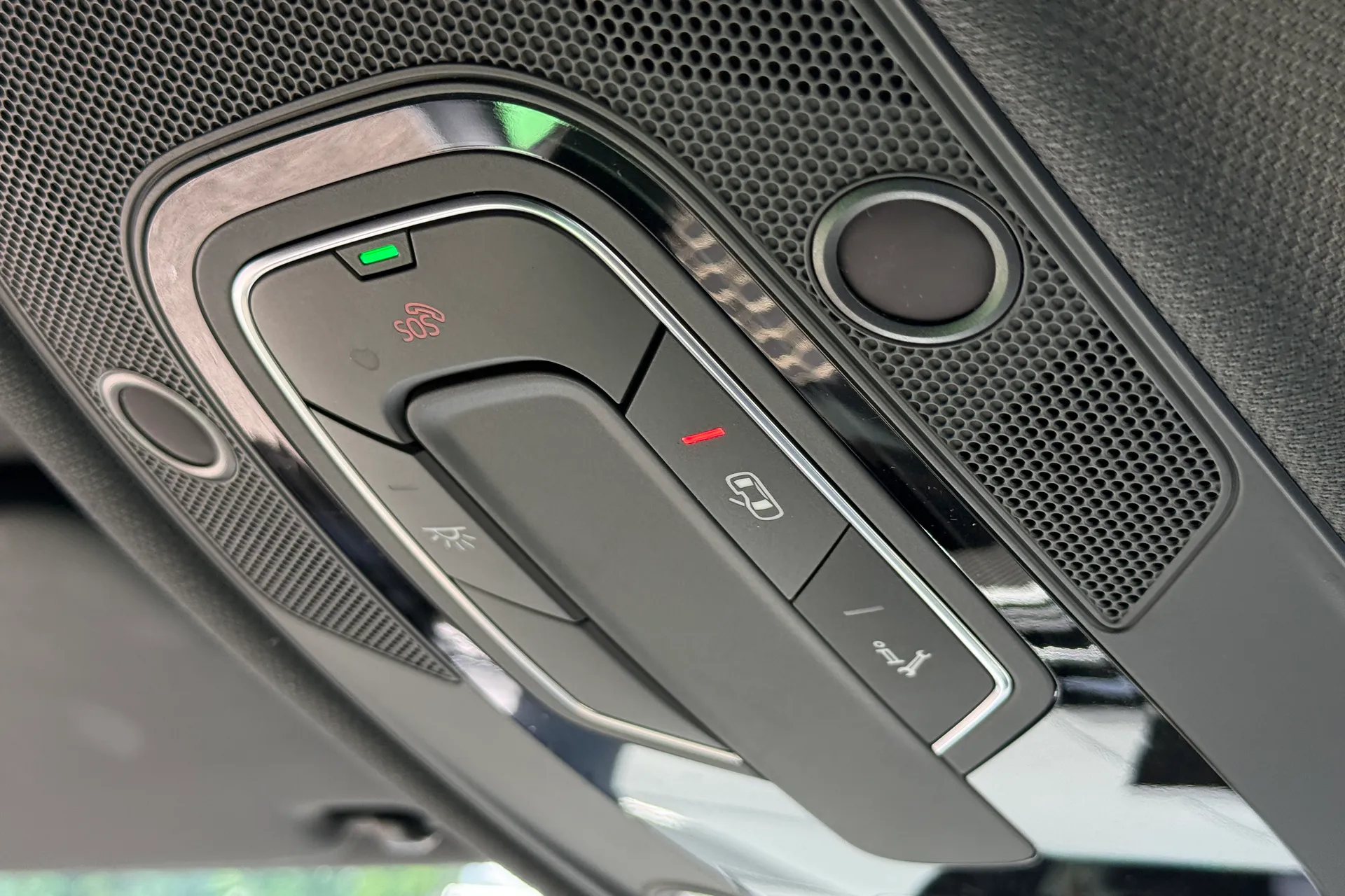 Audi RS4 thumbnail image number 24