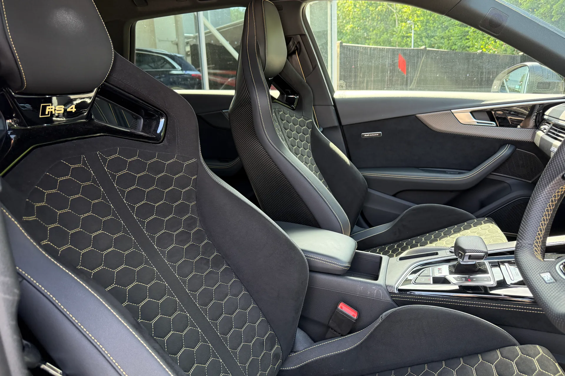Audi RS4 thumbnail image number 31
