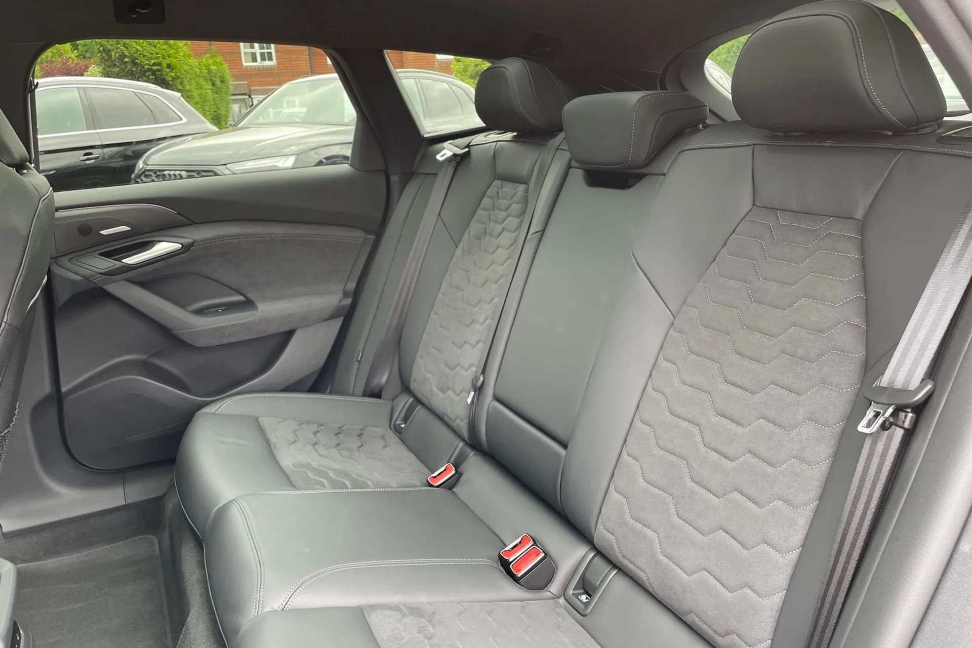Audi A6 thumbnail image number 38