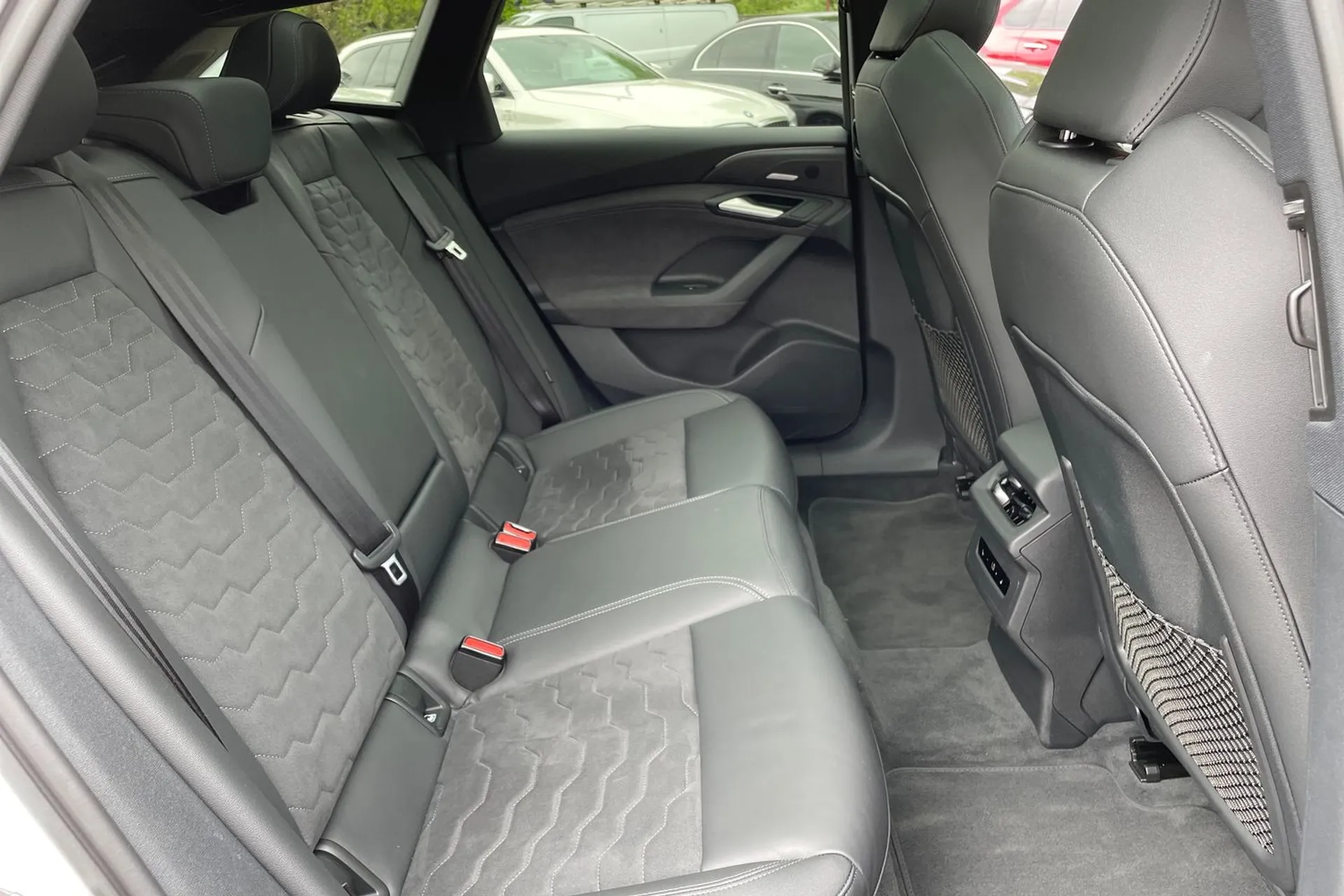 Audi A6 thumbnail image number 40