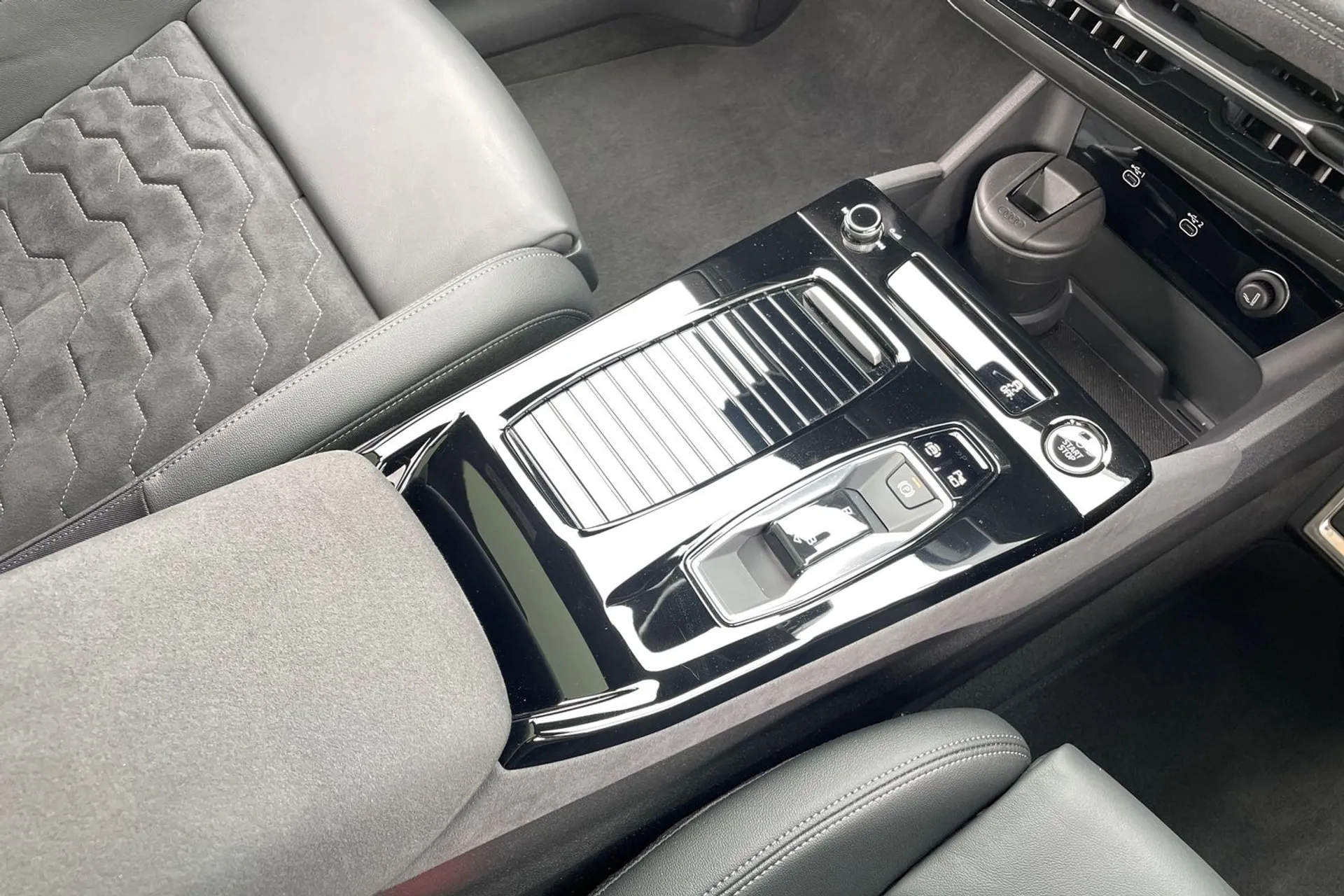 Audi A6 thumbnail image number 35