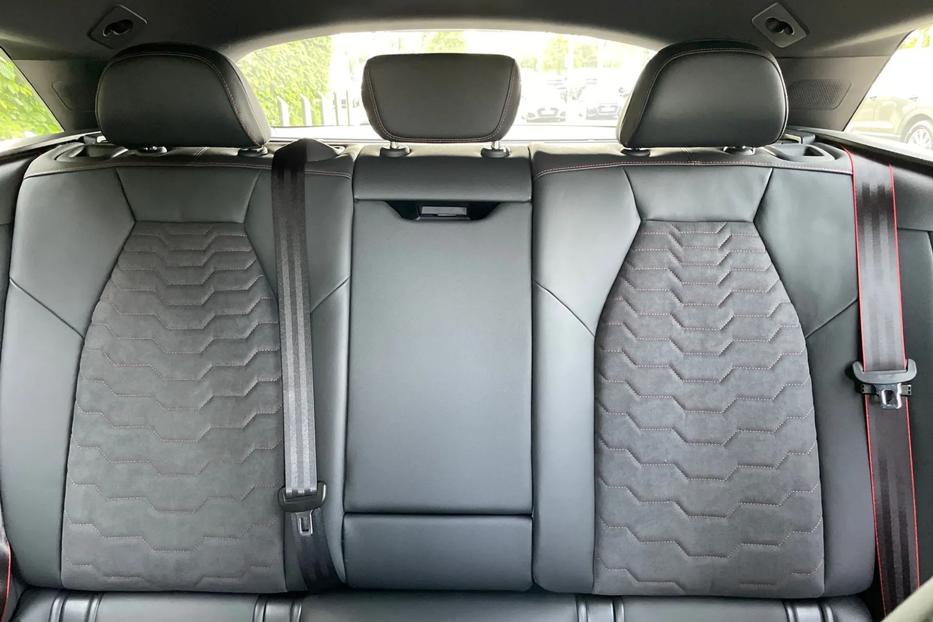Audi A6 thumbnail image number 30