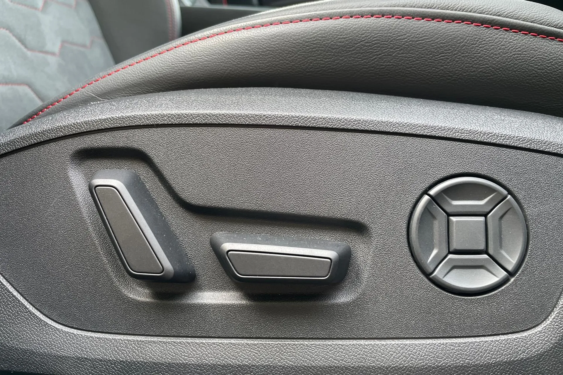 Audi A6 thumbnail image number 35