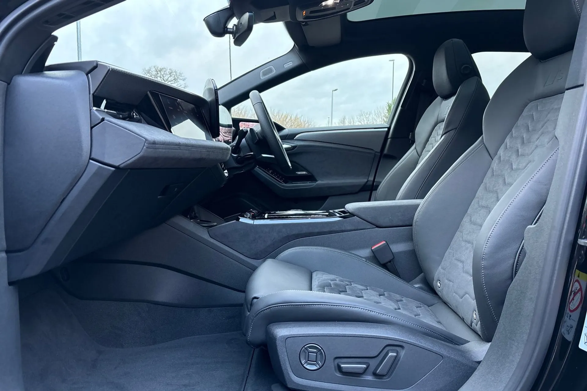 Audi A6 thumbnail image number 27
