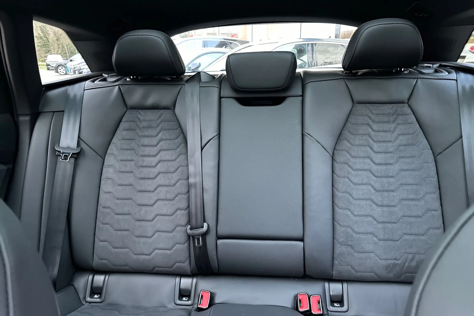 Audi A6 thumbnail image number 30