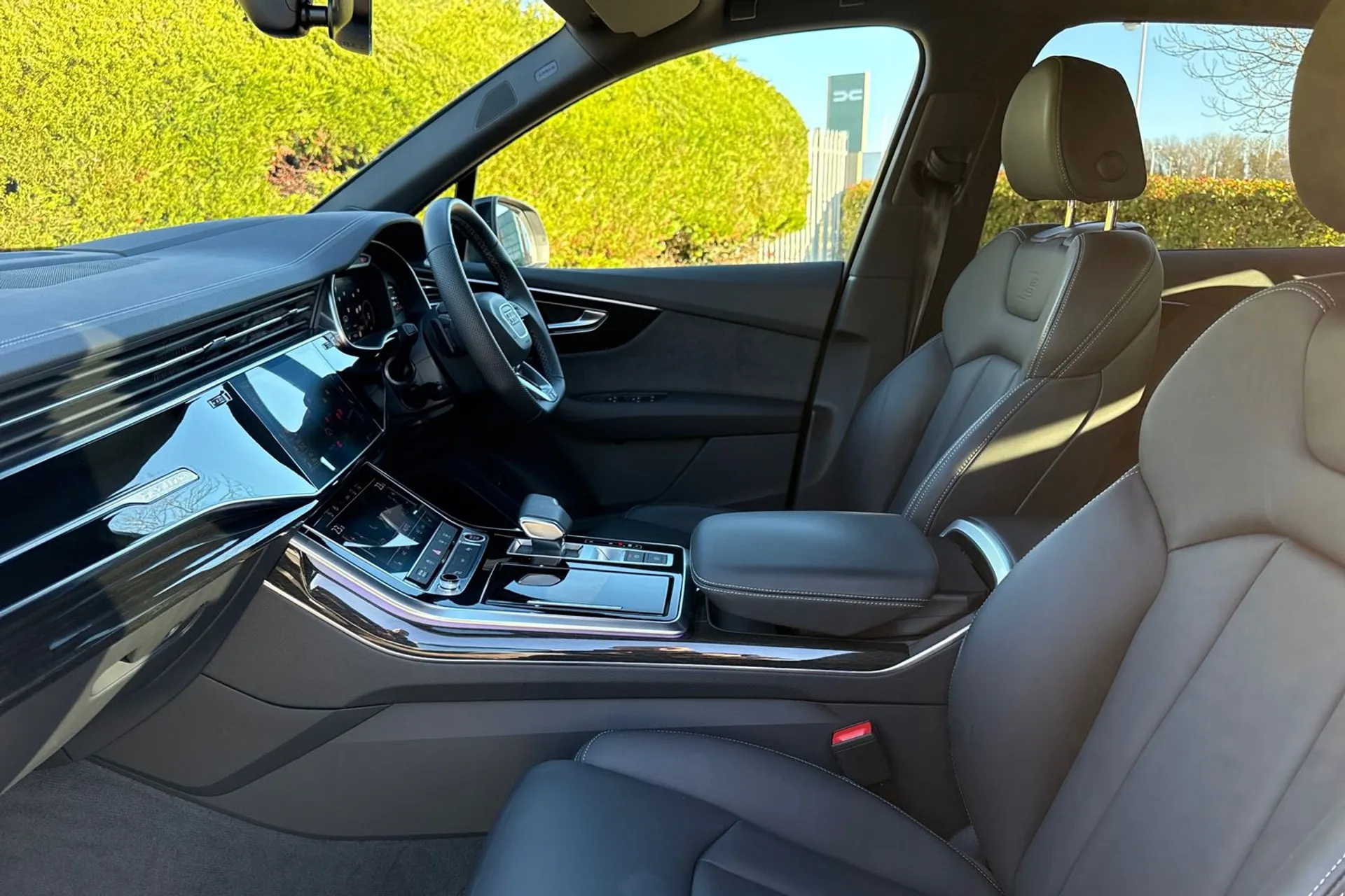 Audi Q7 thumbnail image number 37