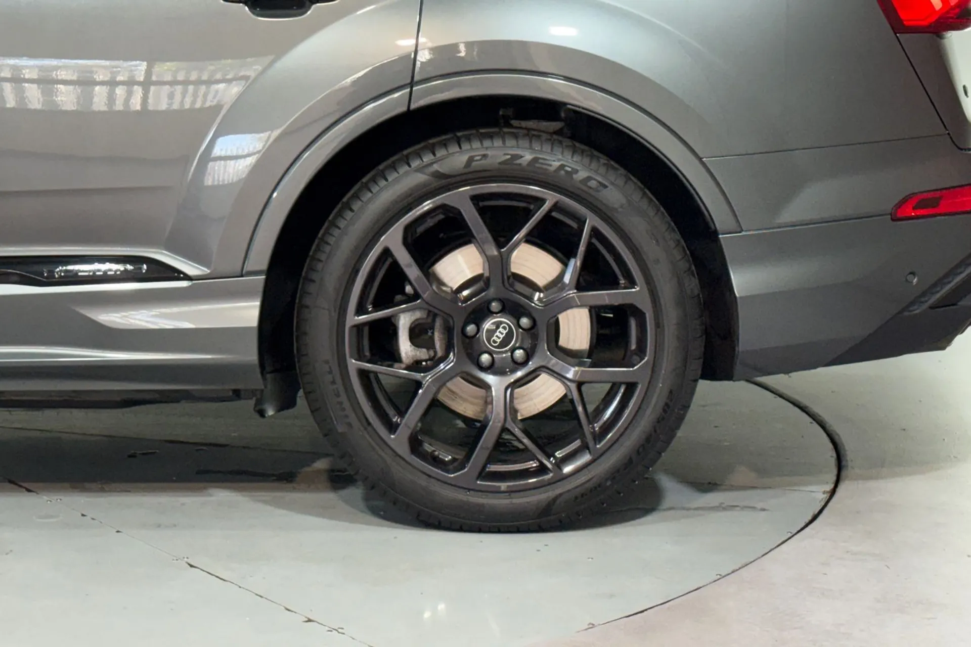 Audi Q7 thumbnail image number 13