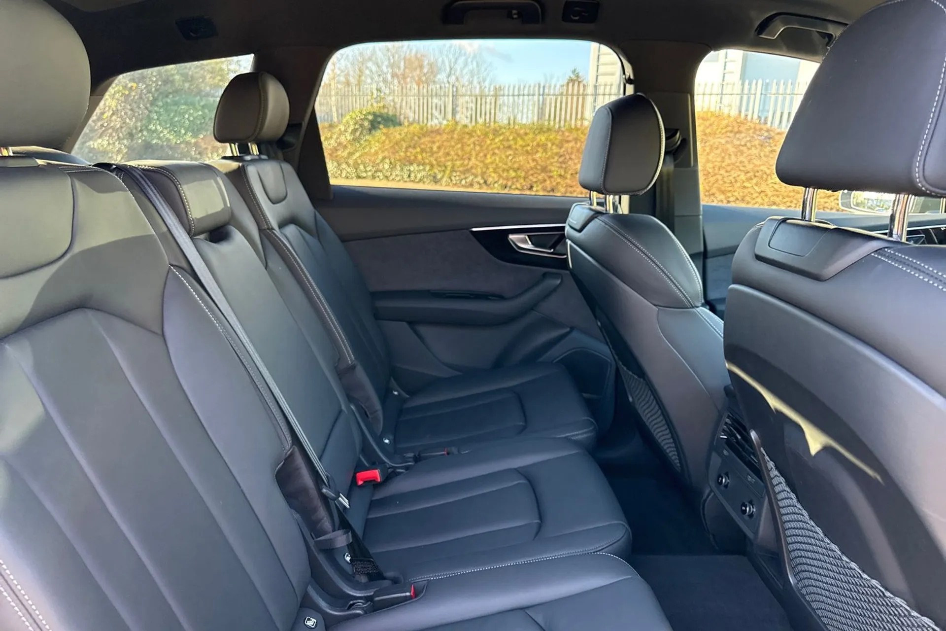 Audi Q7 thumbnail image number 25