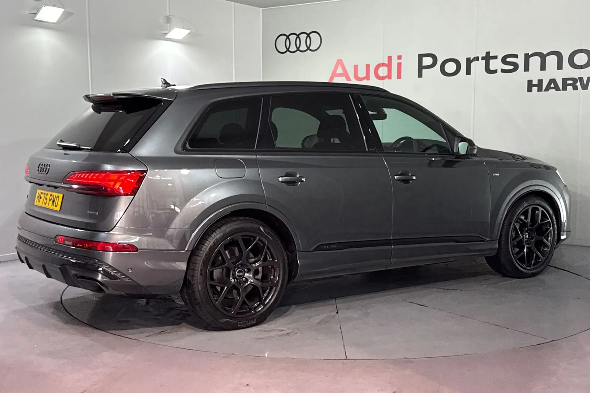 Audi Q7 thumbnail image number 10