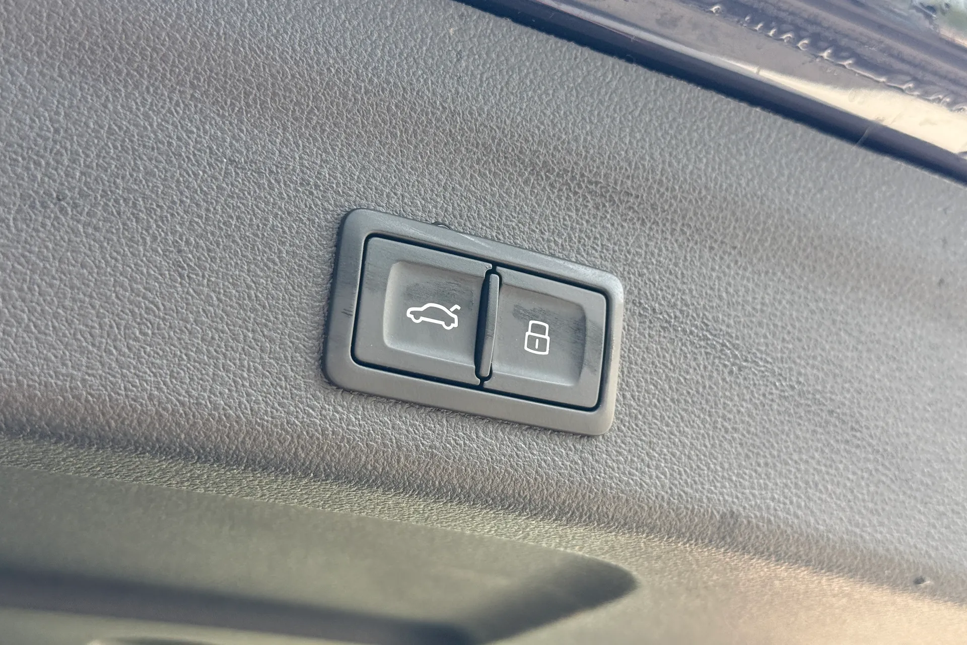 Audi A6 thumbnail image number 32