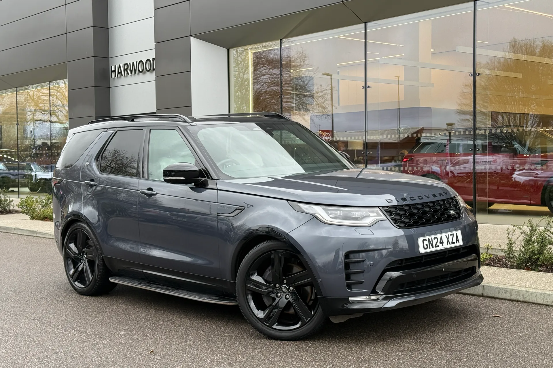 LAND ROVER DISCOVERY focused image