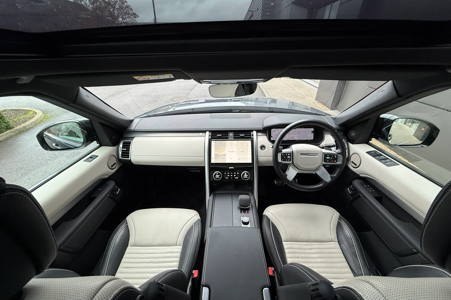 LAND ROVER DISCOVERY thumbnail image number 3