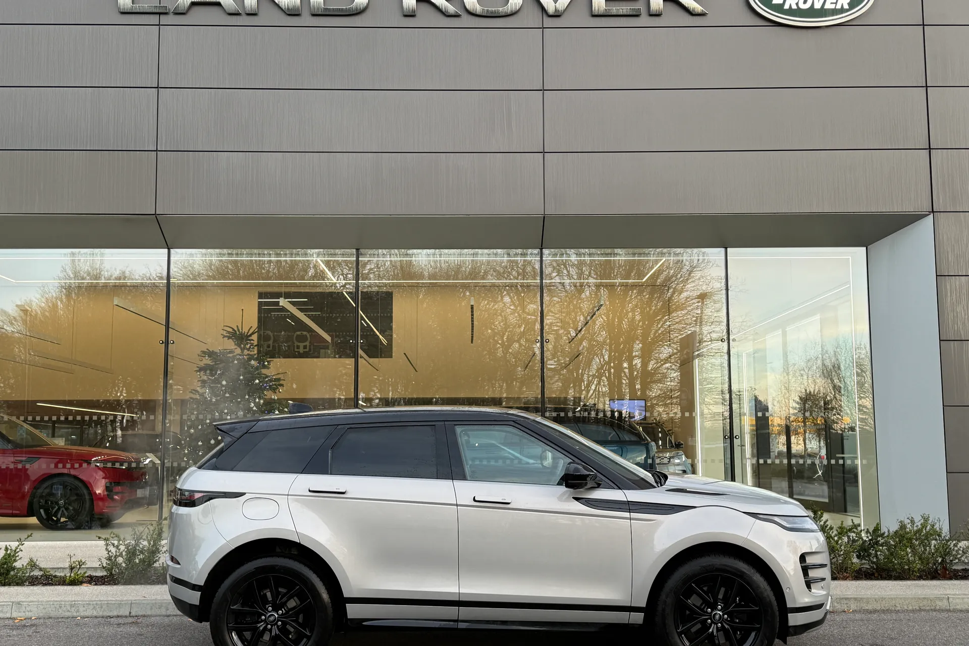 LAND ROVER RANGE ROVER EVOQUE thumbnail image number 2