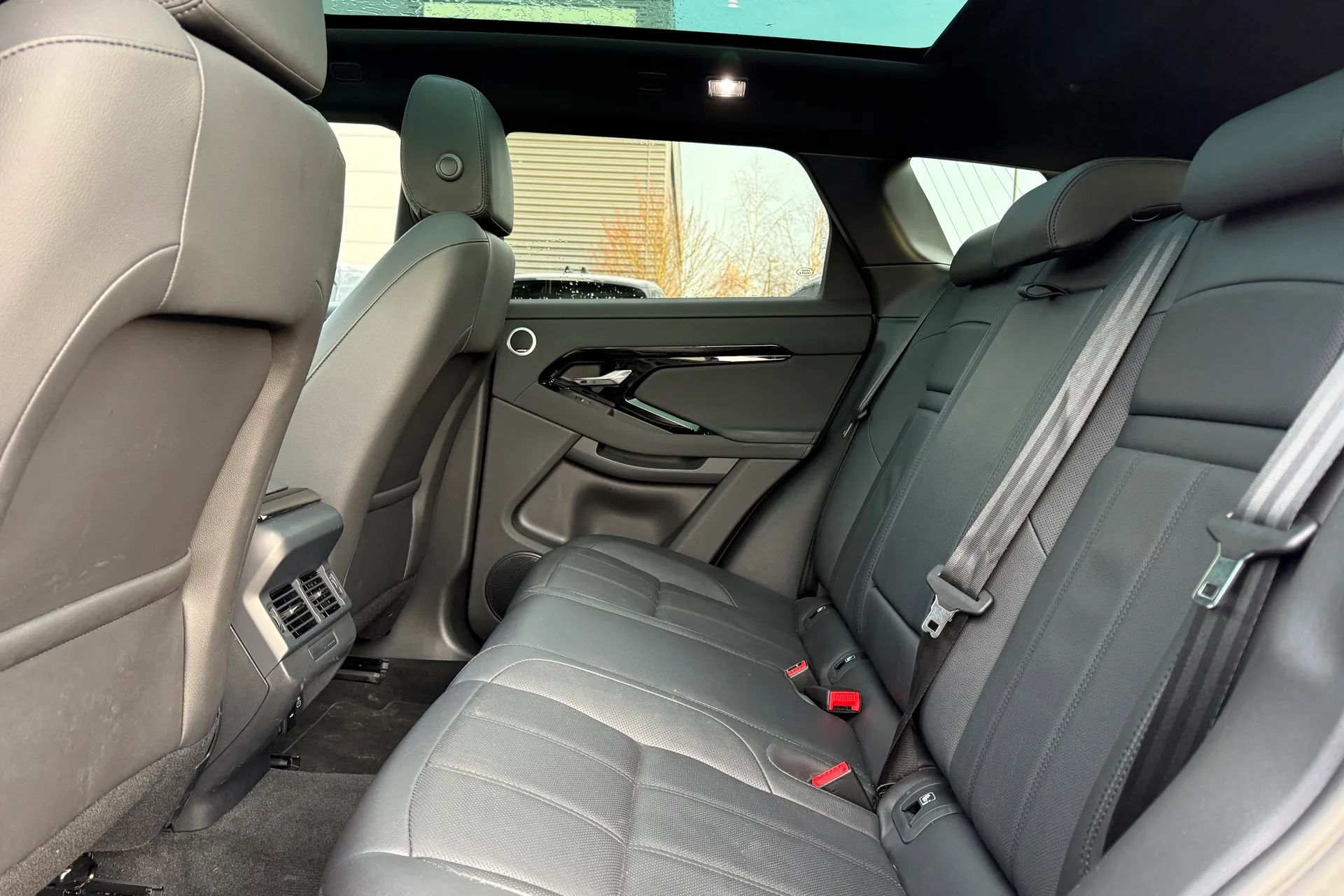 LAND ROVER RANGE ROVER EVOQUE thumbnail image number 38