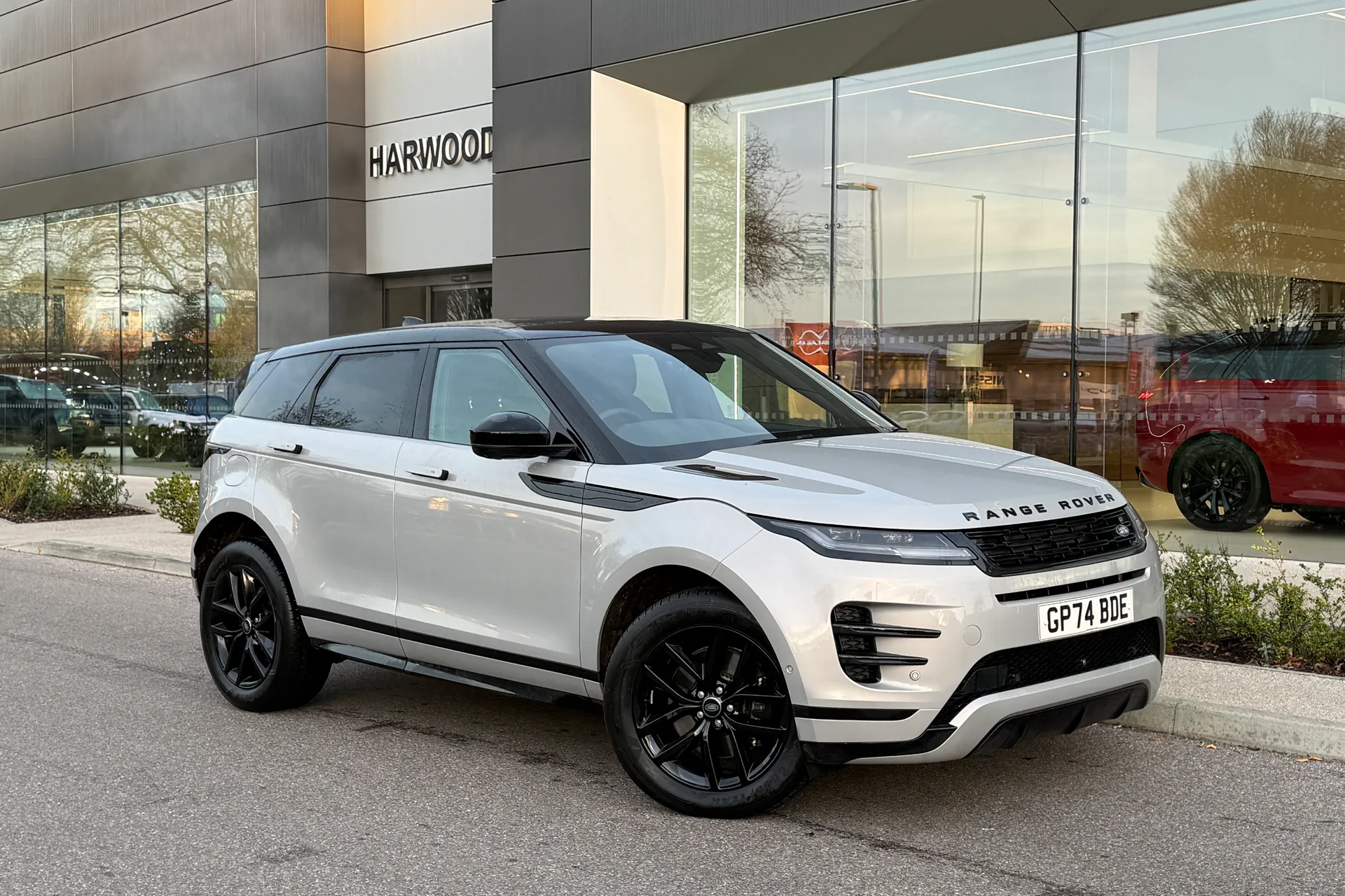 LAND ROVER RANGE ROVER EVOQUE focused image