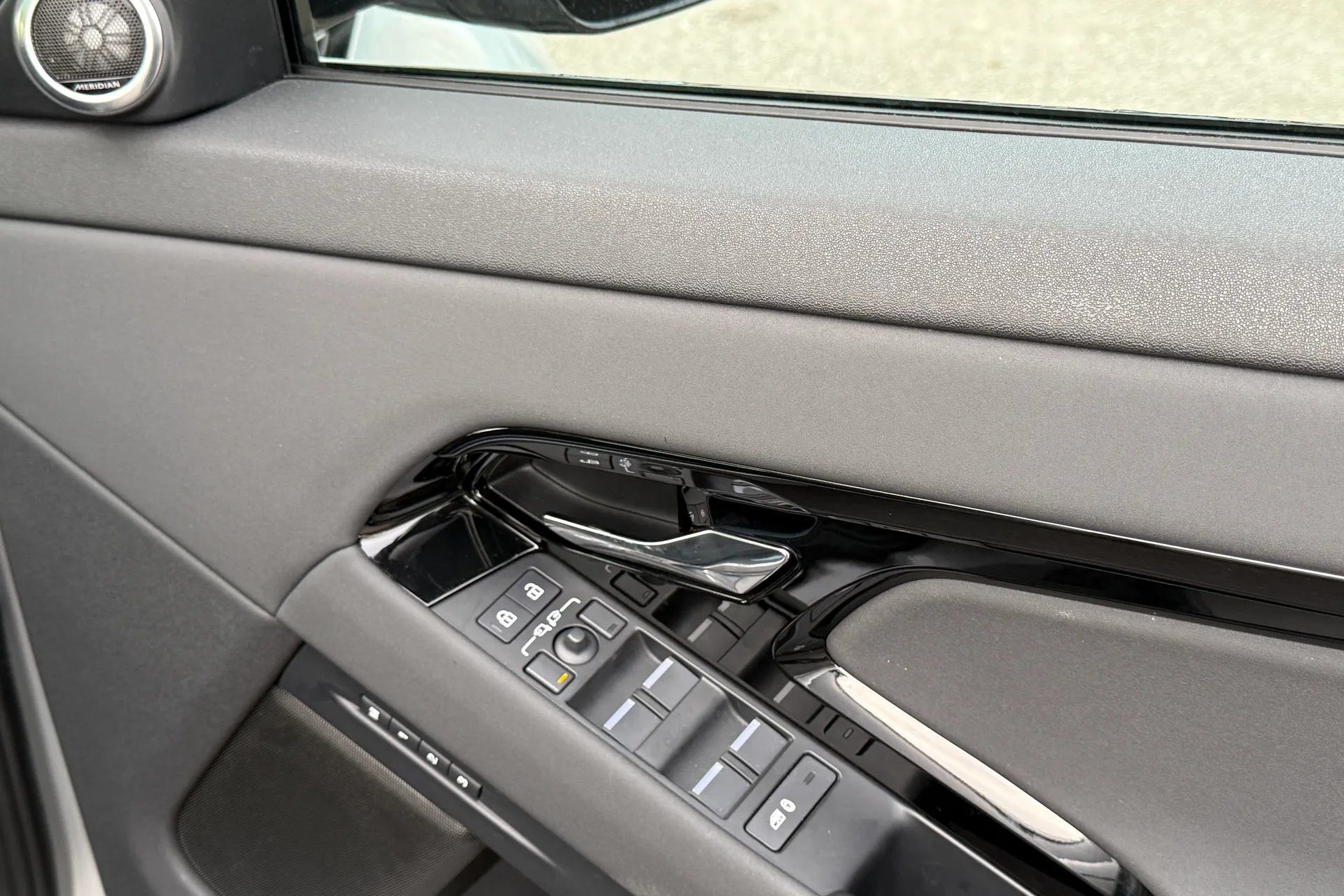 LAND ROVER RANGE ROVER EVOQUE thumbnail image number 22