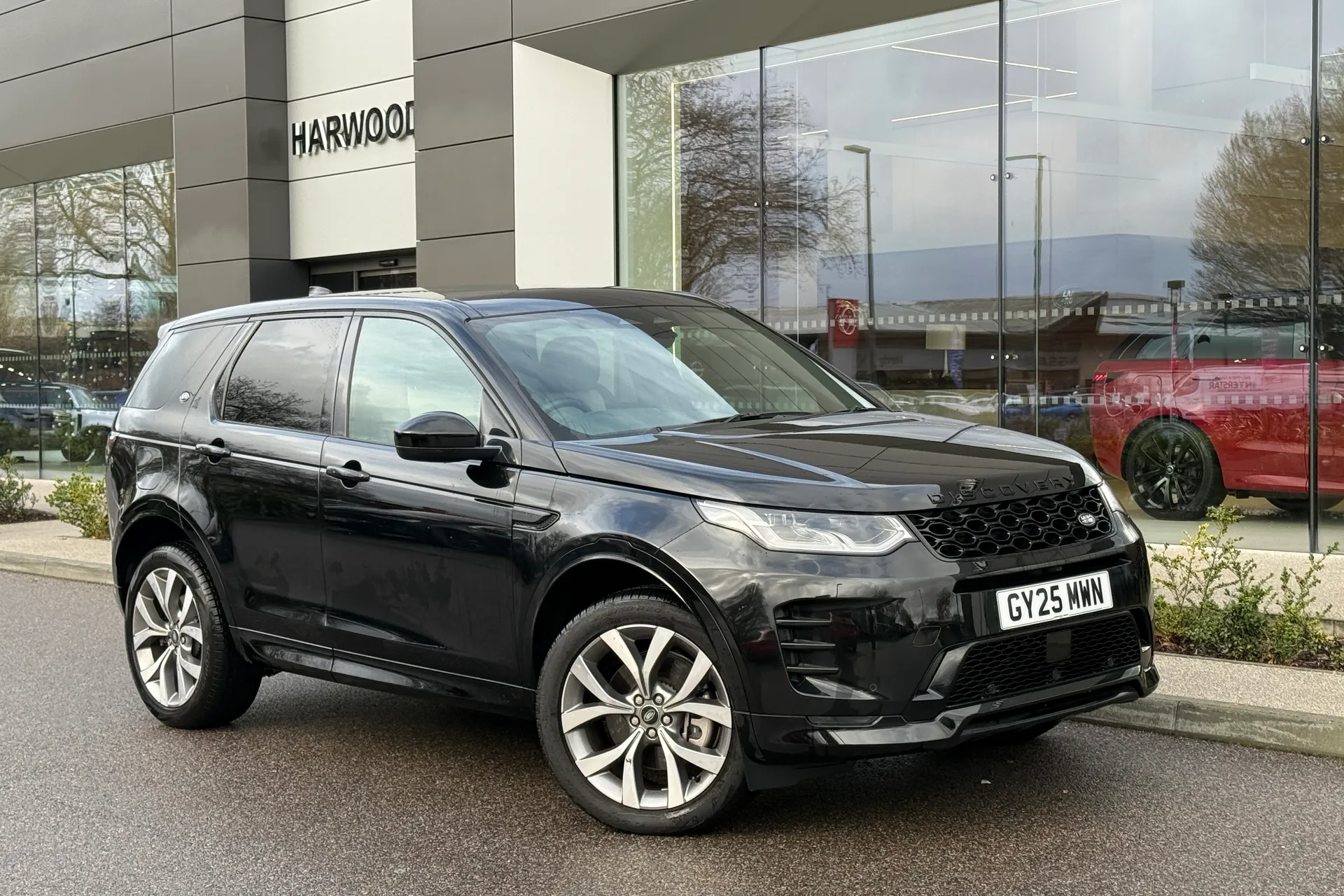 LAND ROVER DISCOVERY SPORT focused image